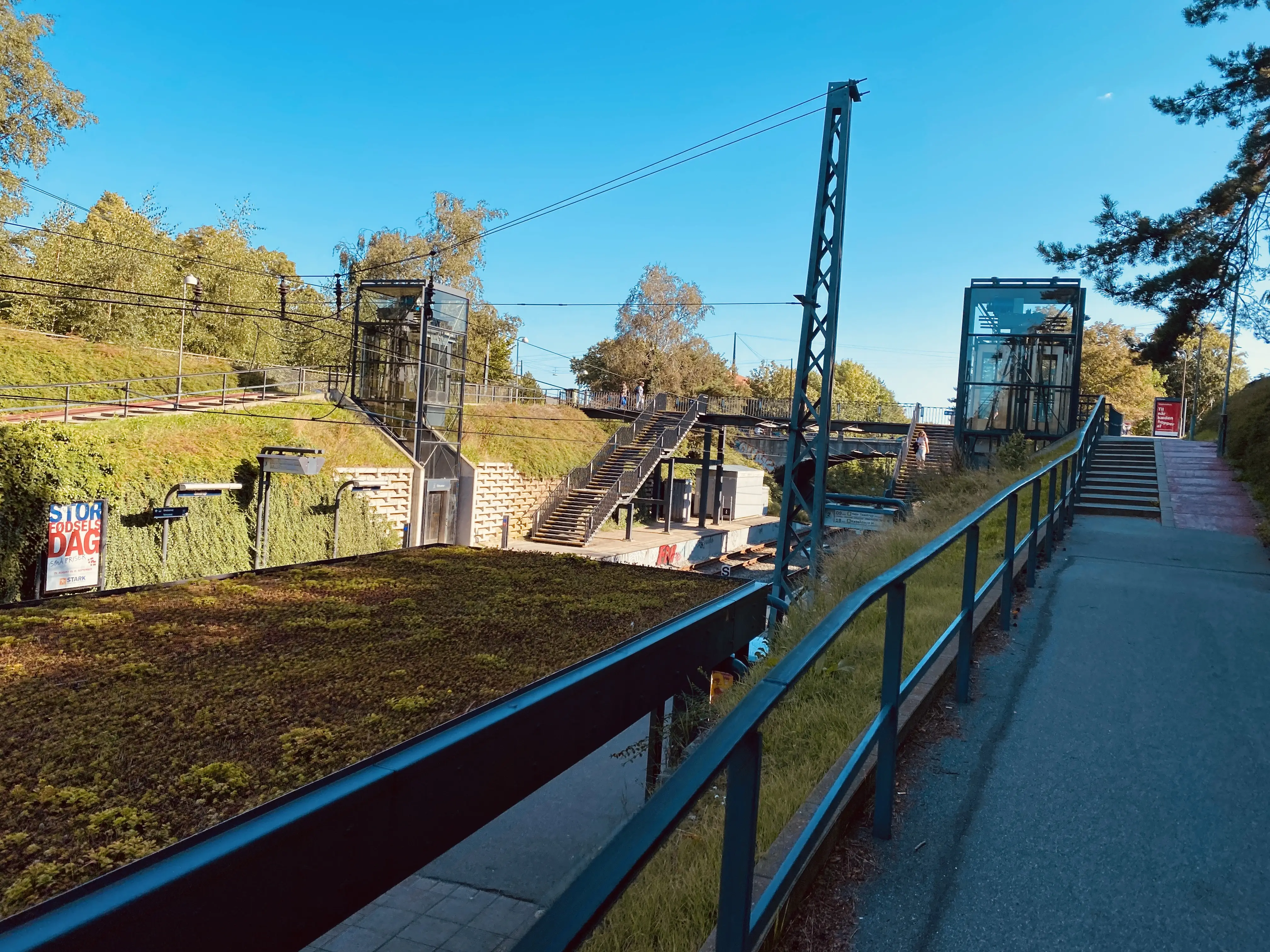 Billede af Emdrup S-togstrinbræt. Billede af Emdrup S-togstrinbræt.