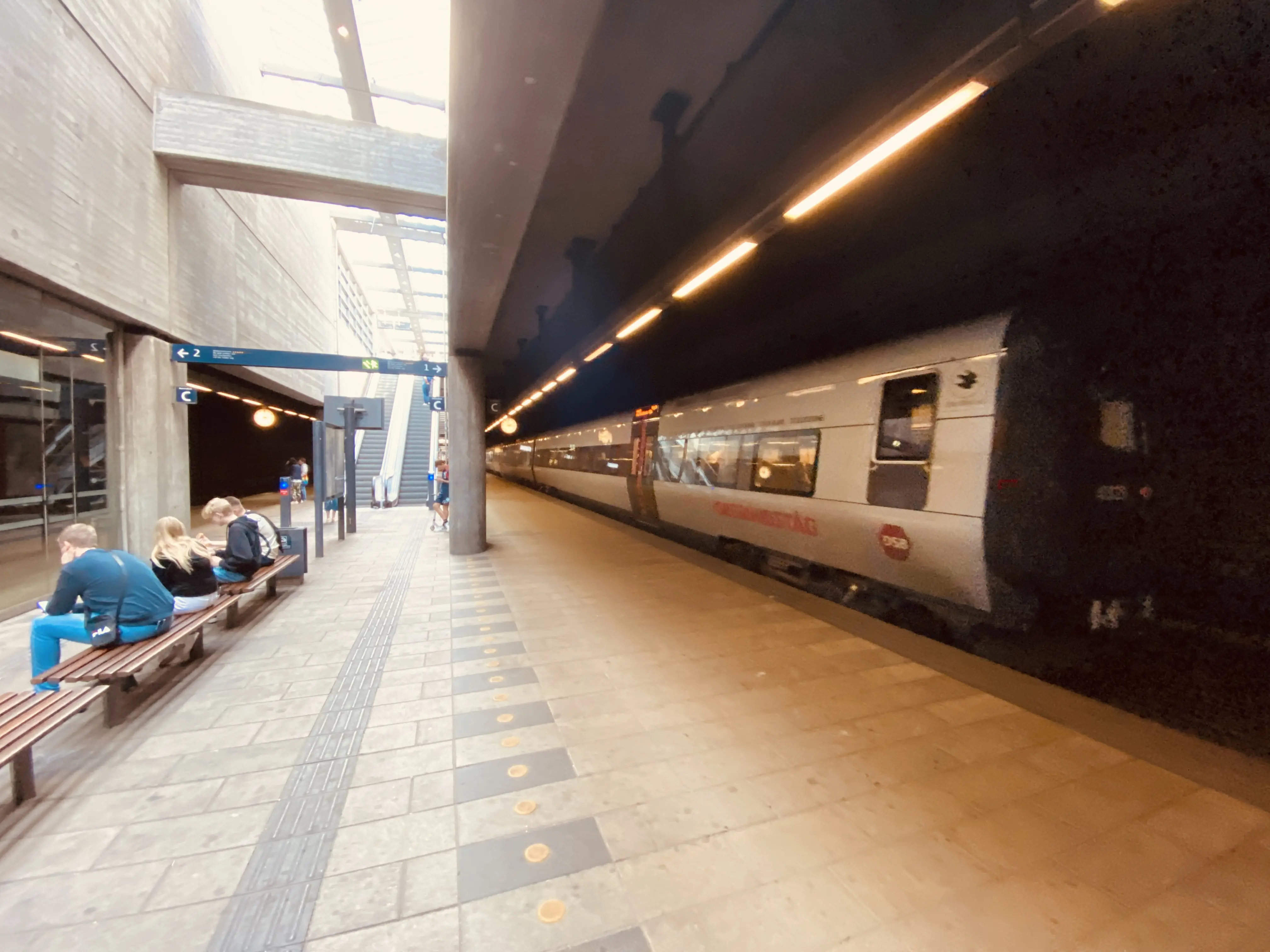 Billede af tog på Tårnby Trinbræt. Billede af tog på Tårnby Trinbræt.