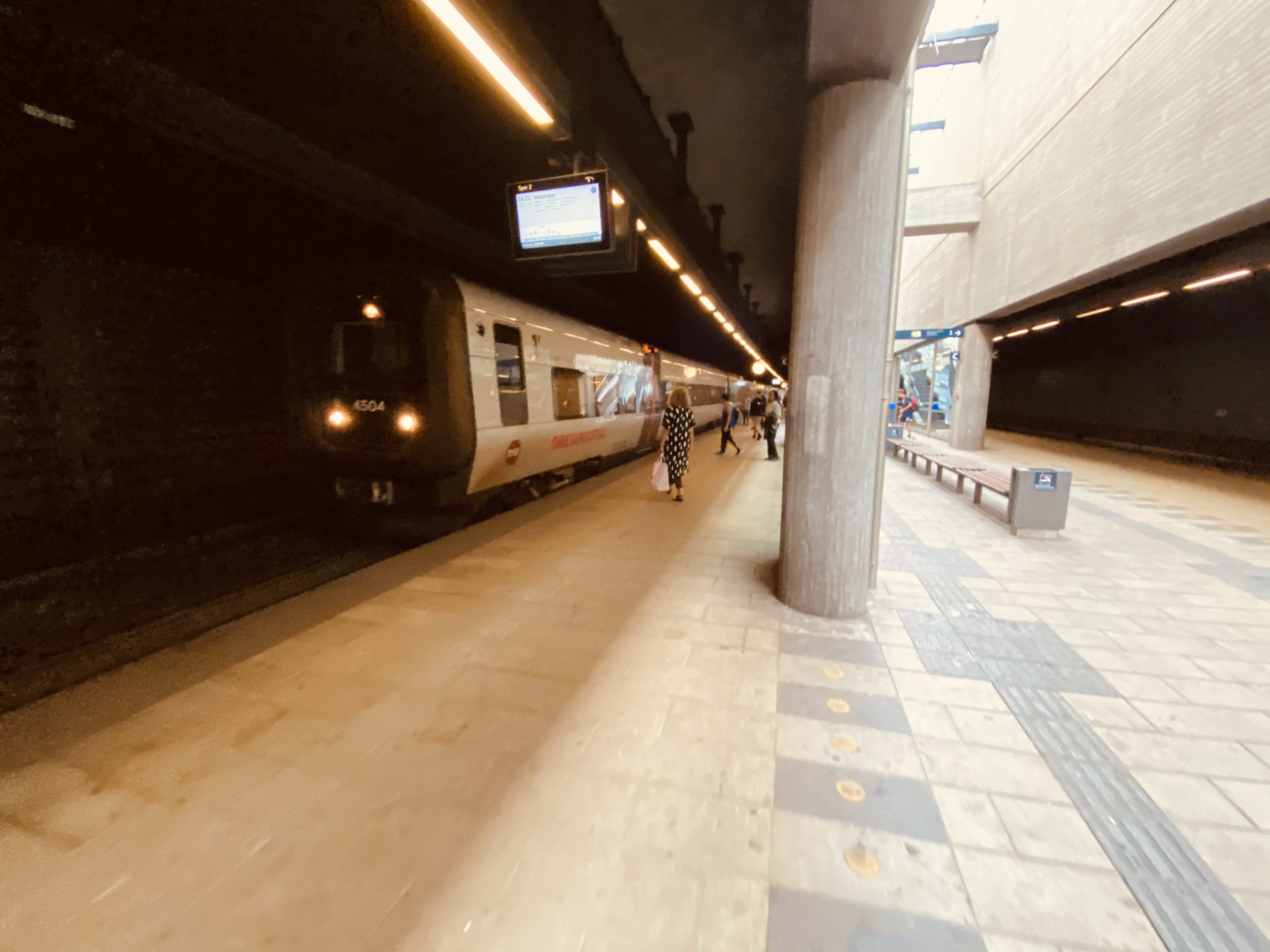 Billede af tog på Tårnby Trinbræt. Billede af tog på Tårnby Trinbræt.