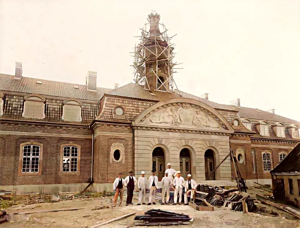 Billede af Korsør Station ved rejsegildet i 1906. Billede af Korsør Station ved rejsegildet i 1906.