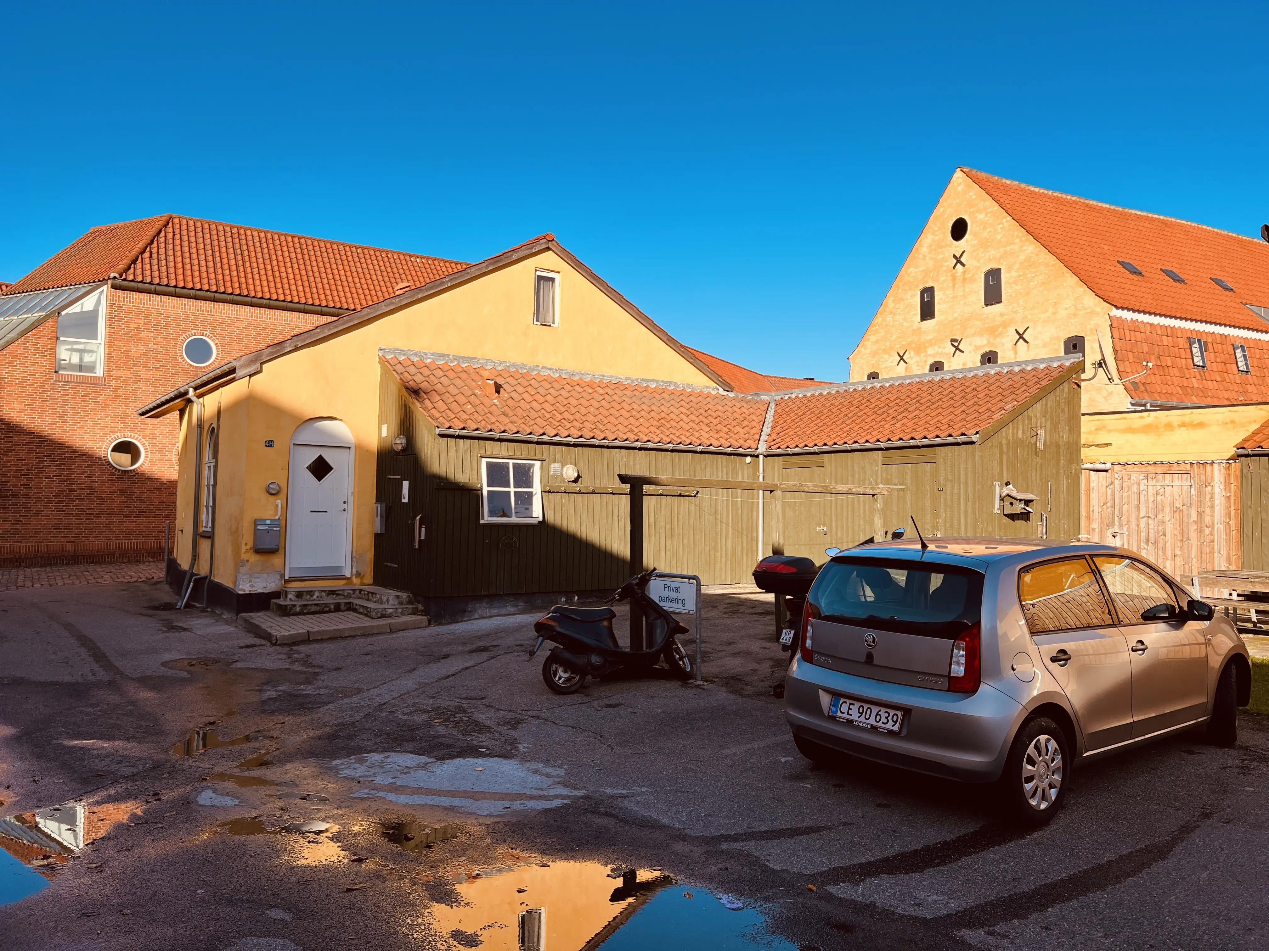 Billede af Maribo Stations remise. Billede af Maribo Stations remise.