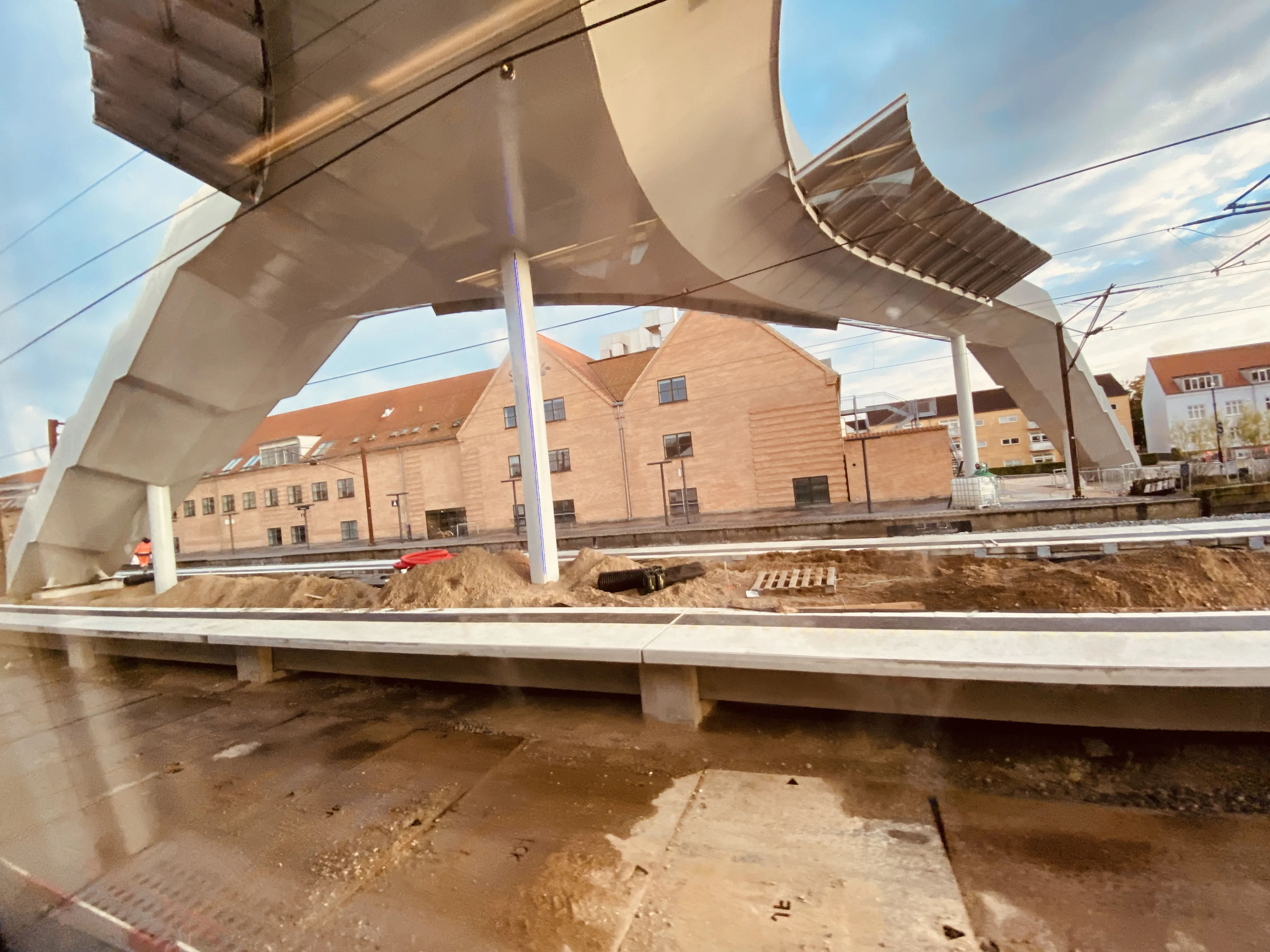 Billede af etableringen af den nye gangbro ved Slagelse Station.