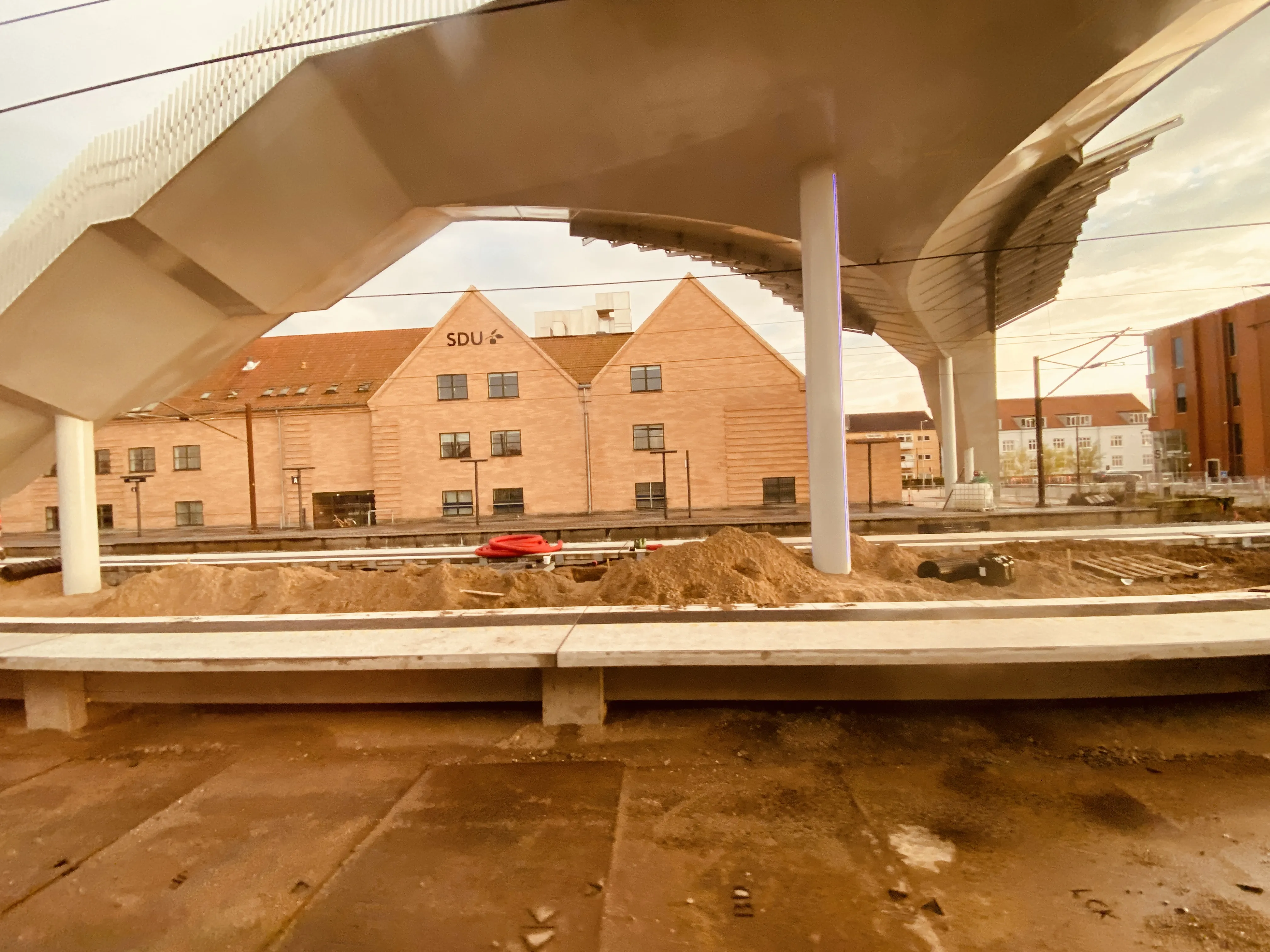 Billede af etableringen af den nye gangbro ved Slagelse Station.