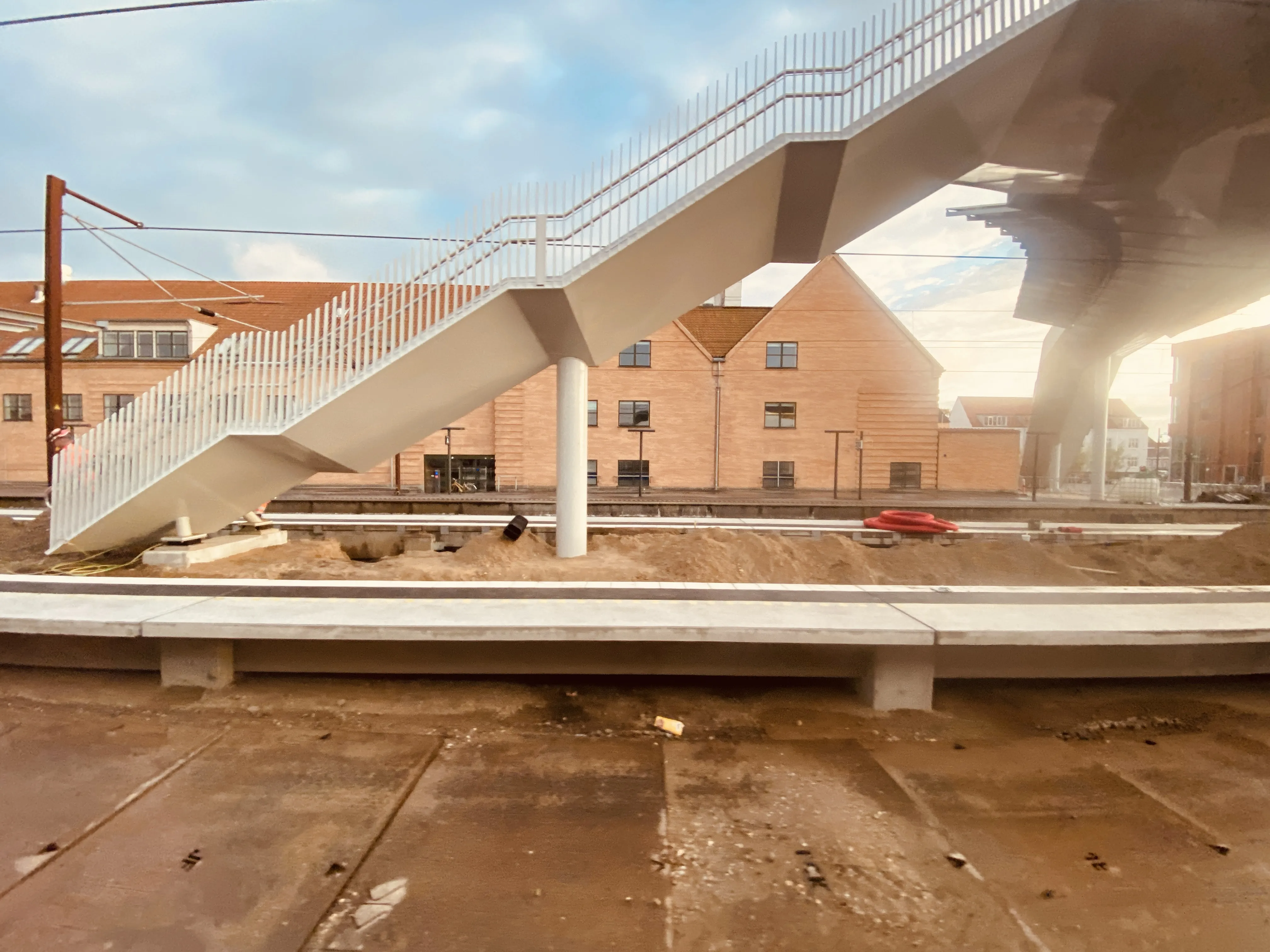 Billede af etableringen af den nye gangbro ved Slagelse Station.