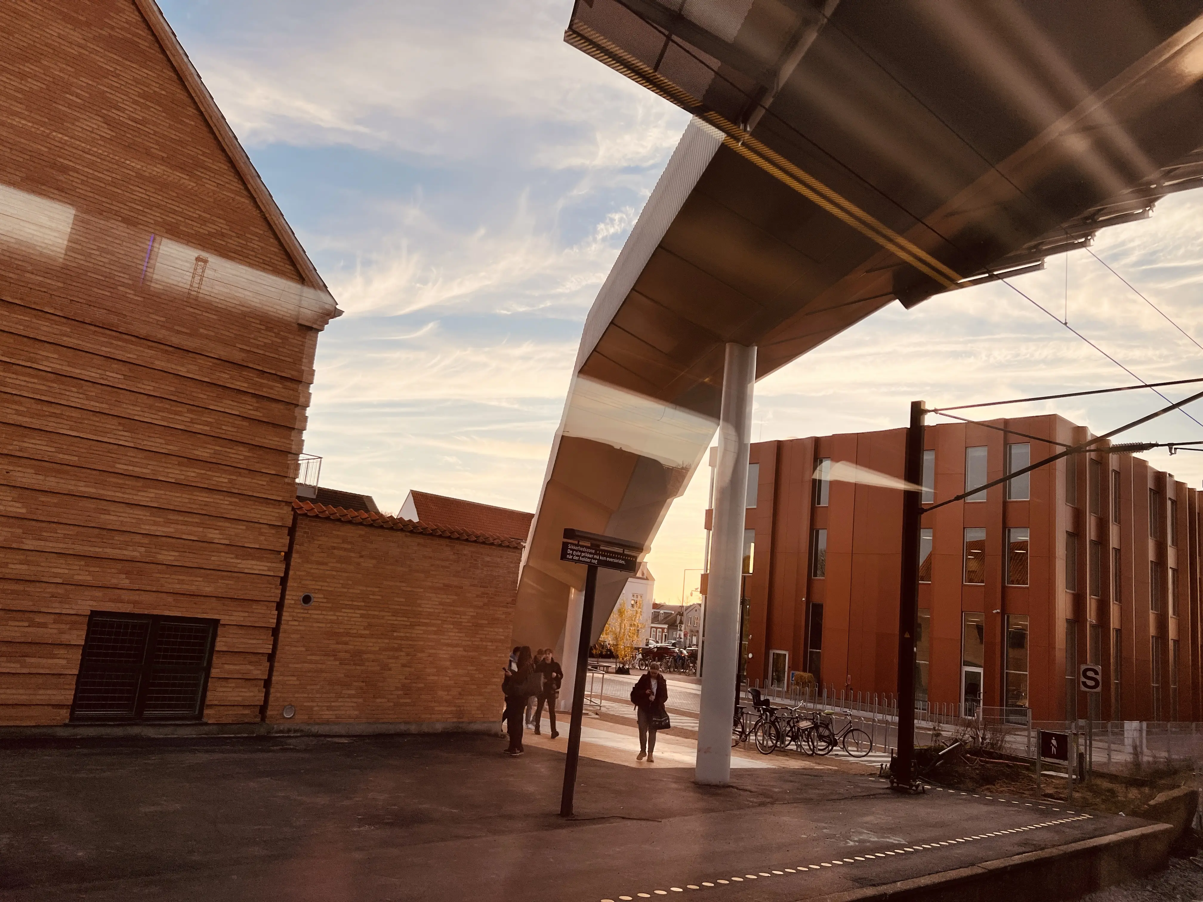 Billede af etableringen af den nye gangbro ved Slagelse Station.