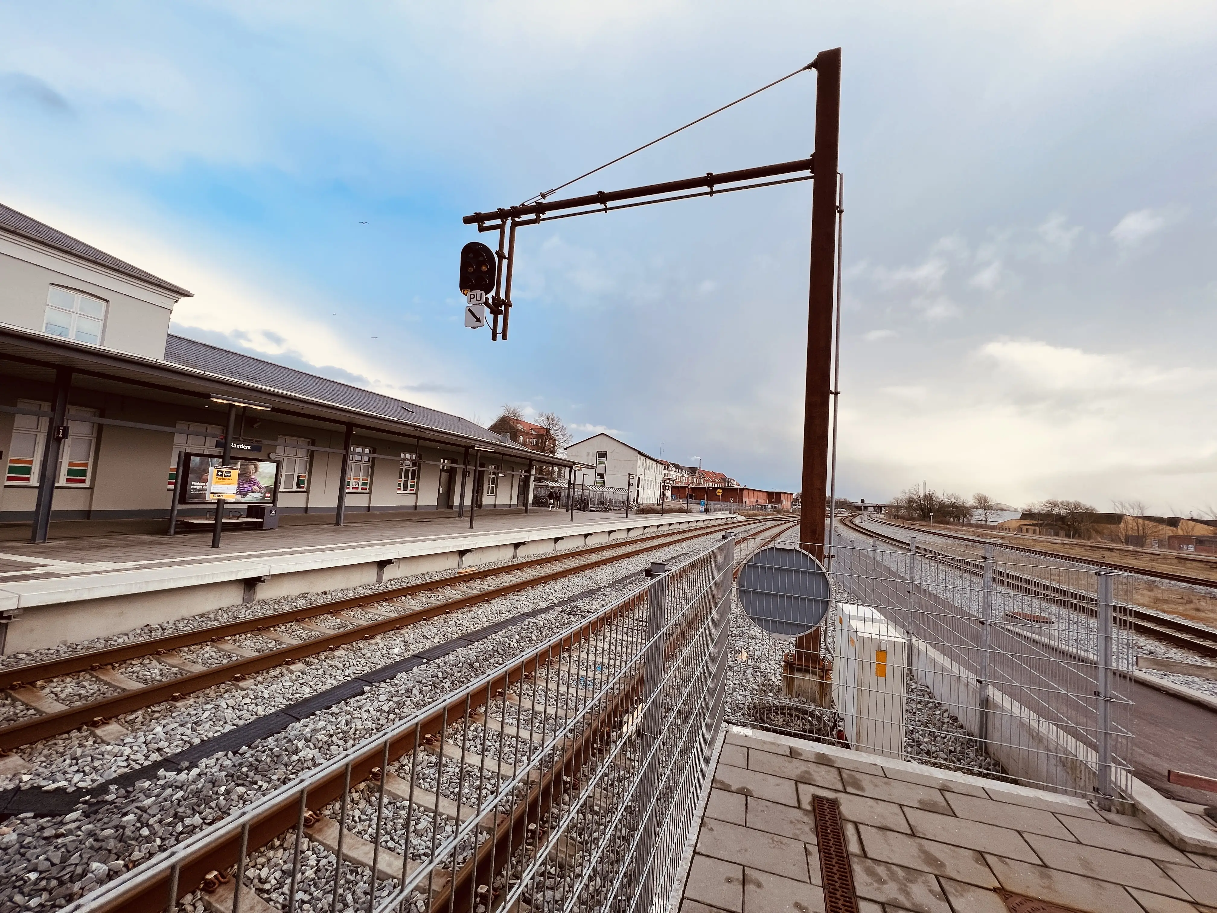 Billede af Randers Stations ind og udkørsel. Billede af Randers Stations ind og udkørsel.