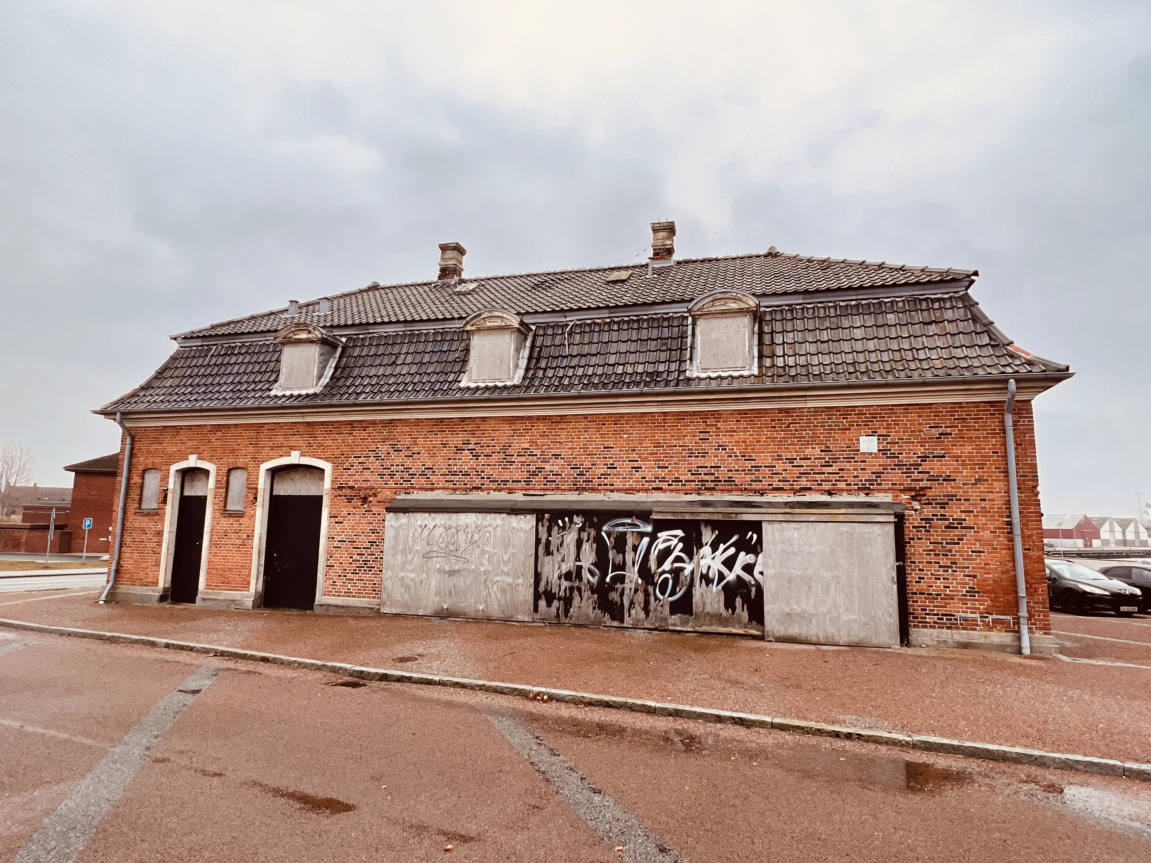 Billede af Korsør Stations varehus. Billede af Korsør Stations varehus.