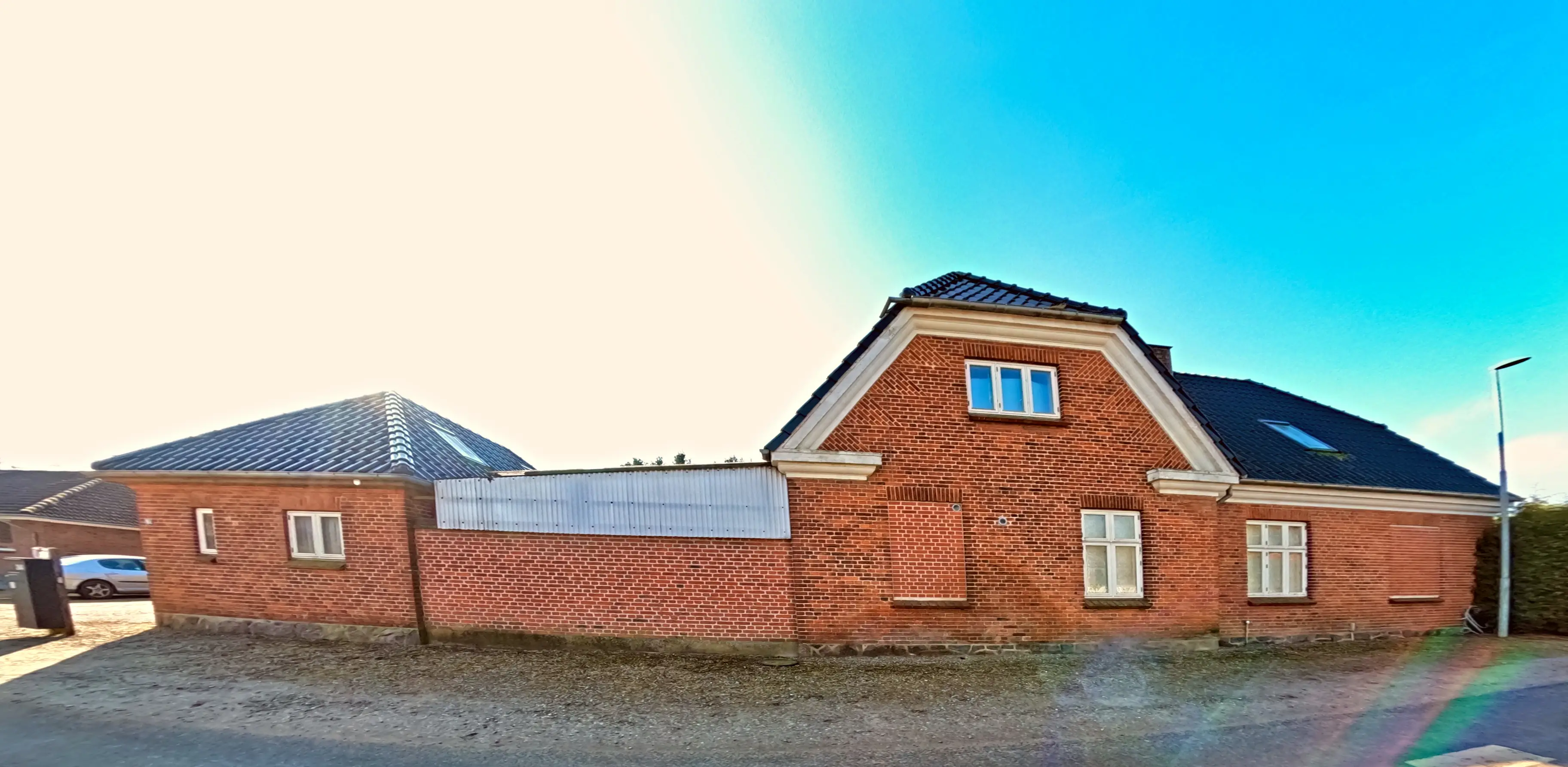 Billede af Veflinge Station set fra vejsiden. Billede af Veflinge Station set fra vejsiden.