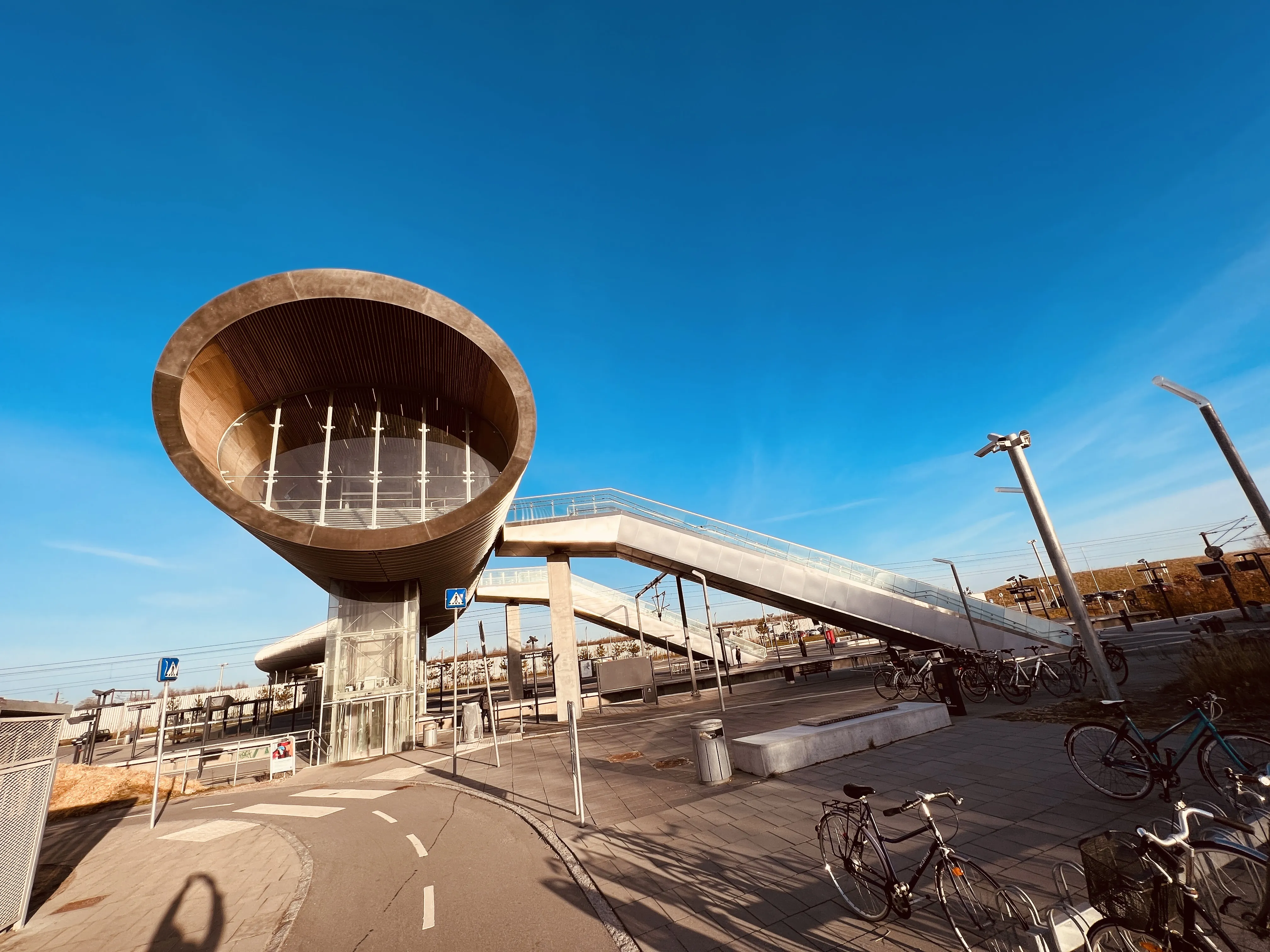 Billede af Køge Nord S-togstrinbræt. Billede af Køge Nord S-togstrinbræt.