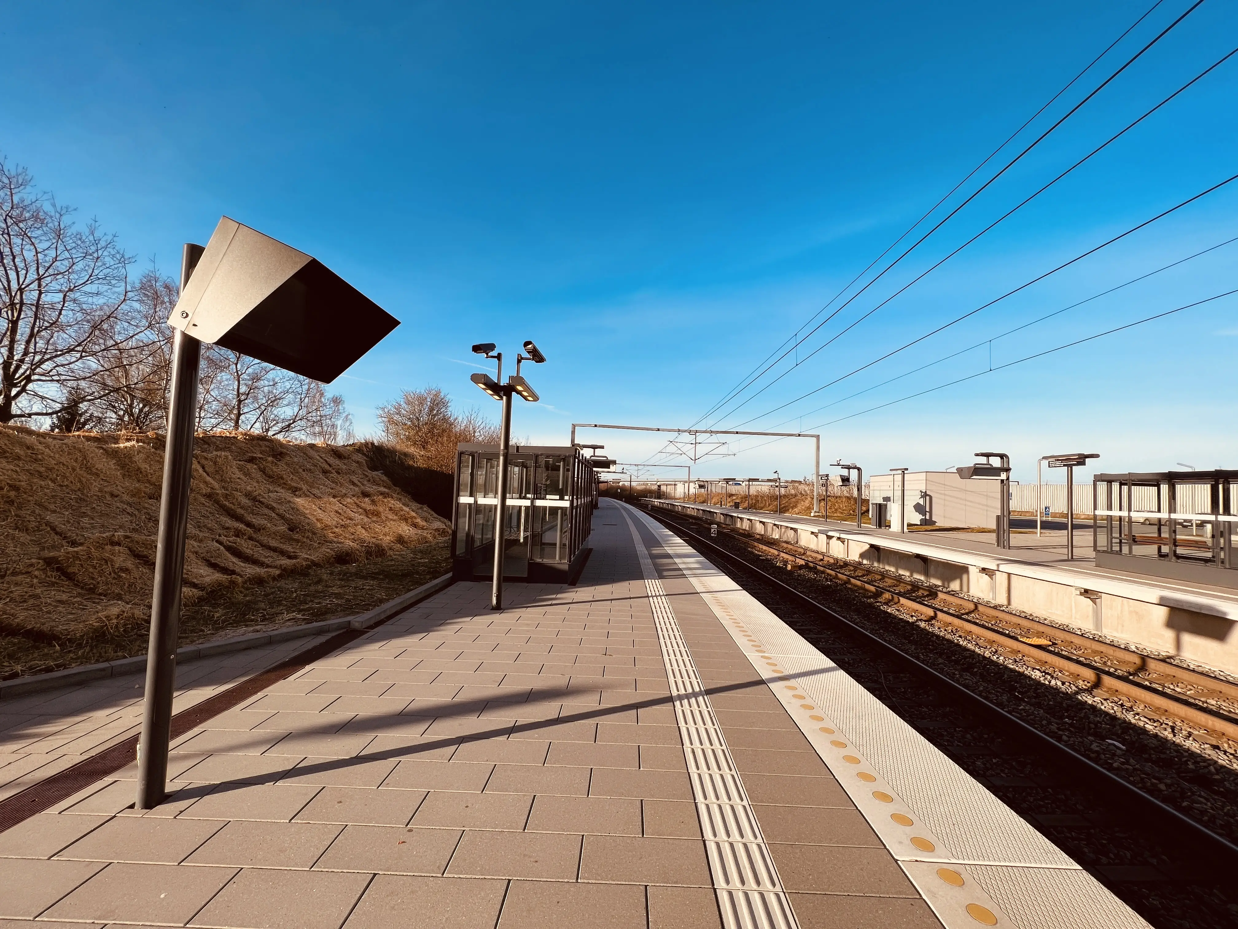 Billede af Køge Nord S-togstrinbræt. Billede af Køge Nord S-togstrinbræt.