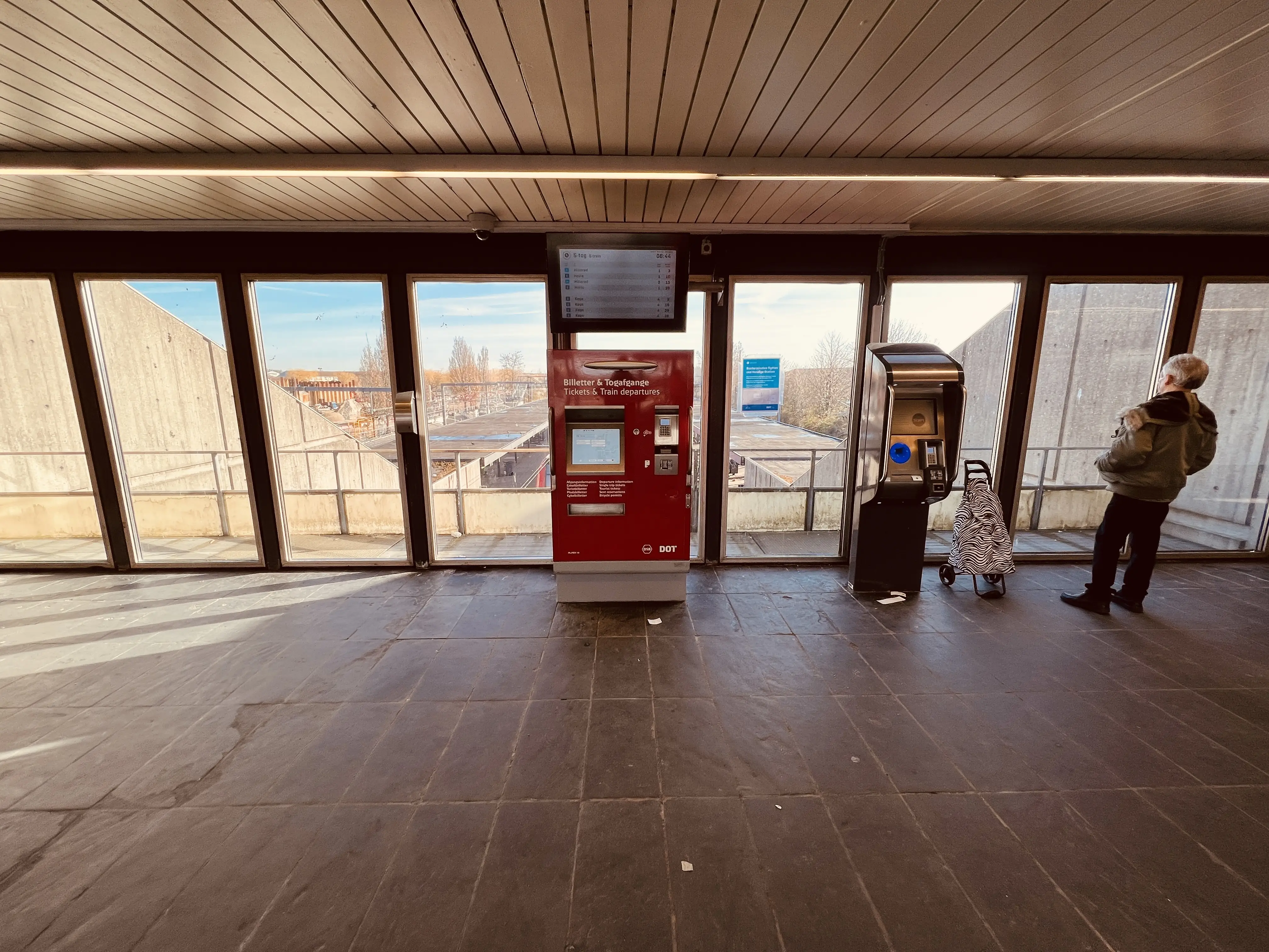 Billede af Hundige S-togsstation. Billede af Hundige S-togsstation.