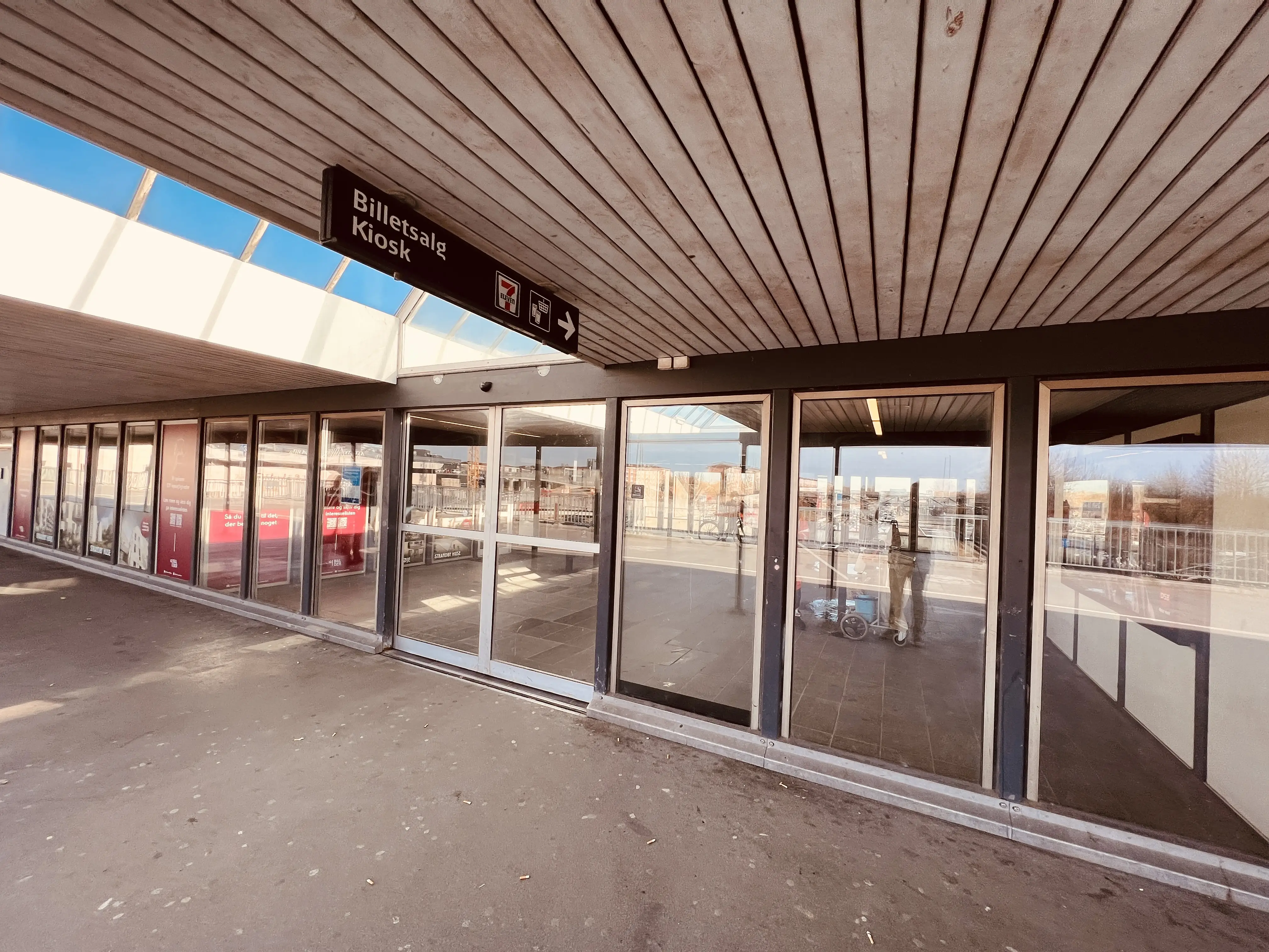 Billede af Hundige S-togsstation. Billede af Hundige S-togsstation.