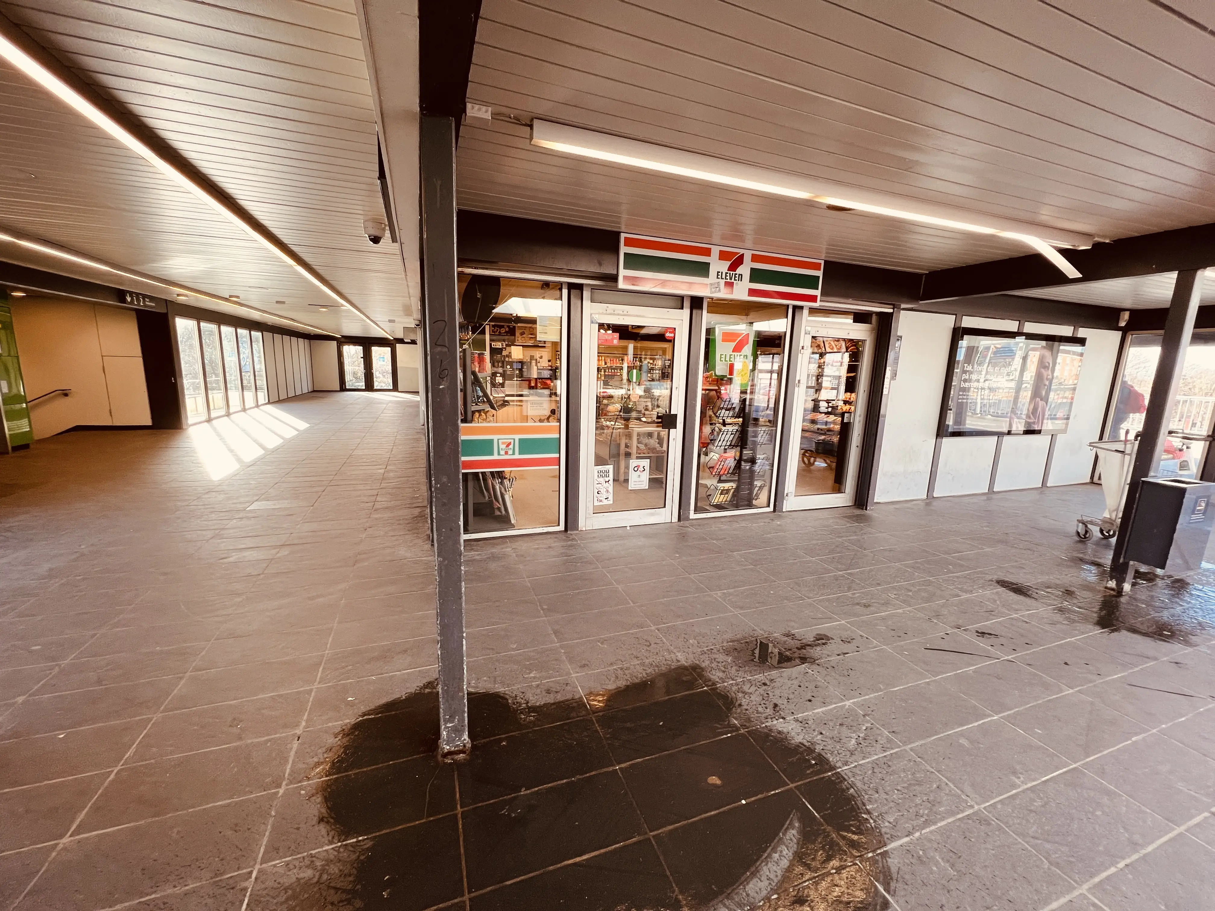 Billede af Hundige S-togsstation. Billede af Hundige S-togsstation.