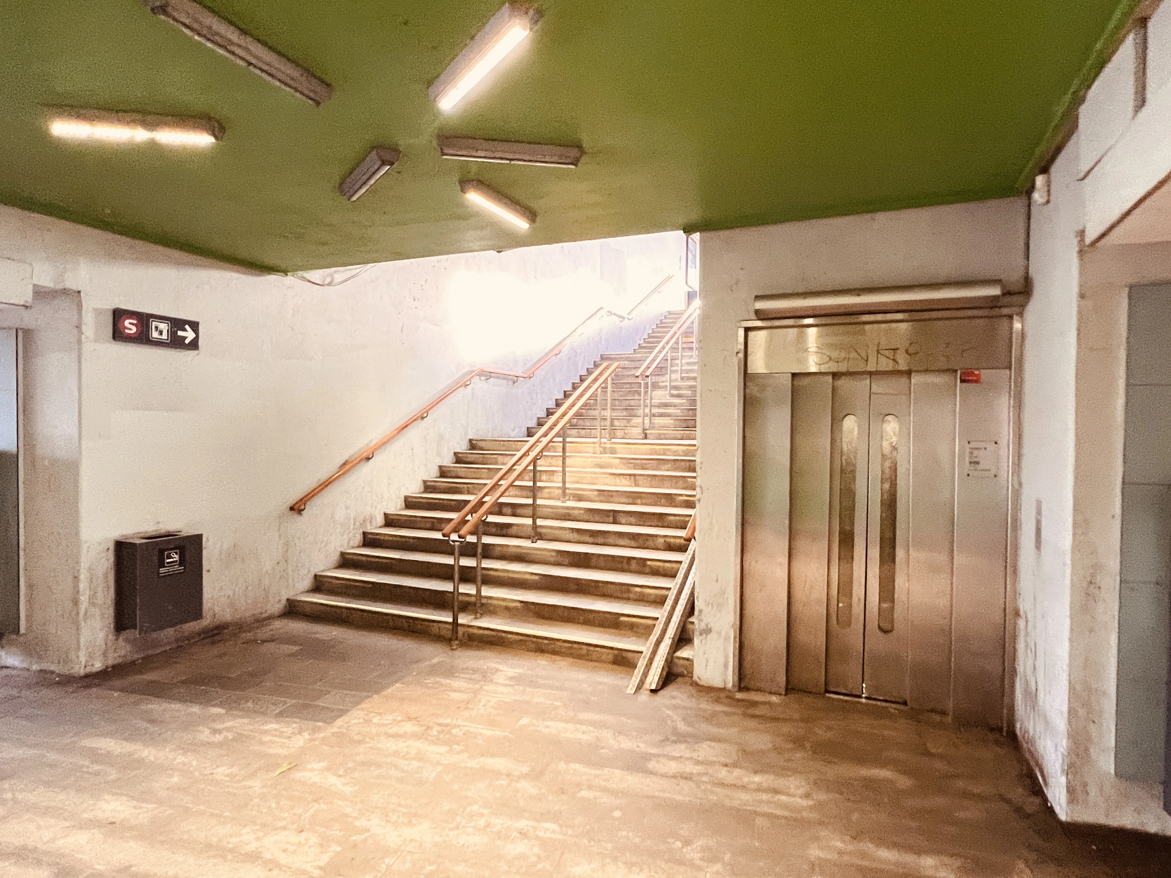 Billede af Avedøre S-togstrinbræt. Billede af Avedøre S-togstrinbræt.