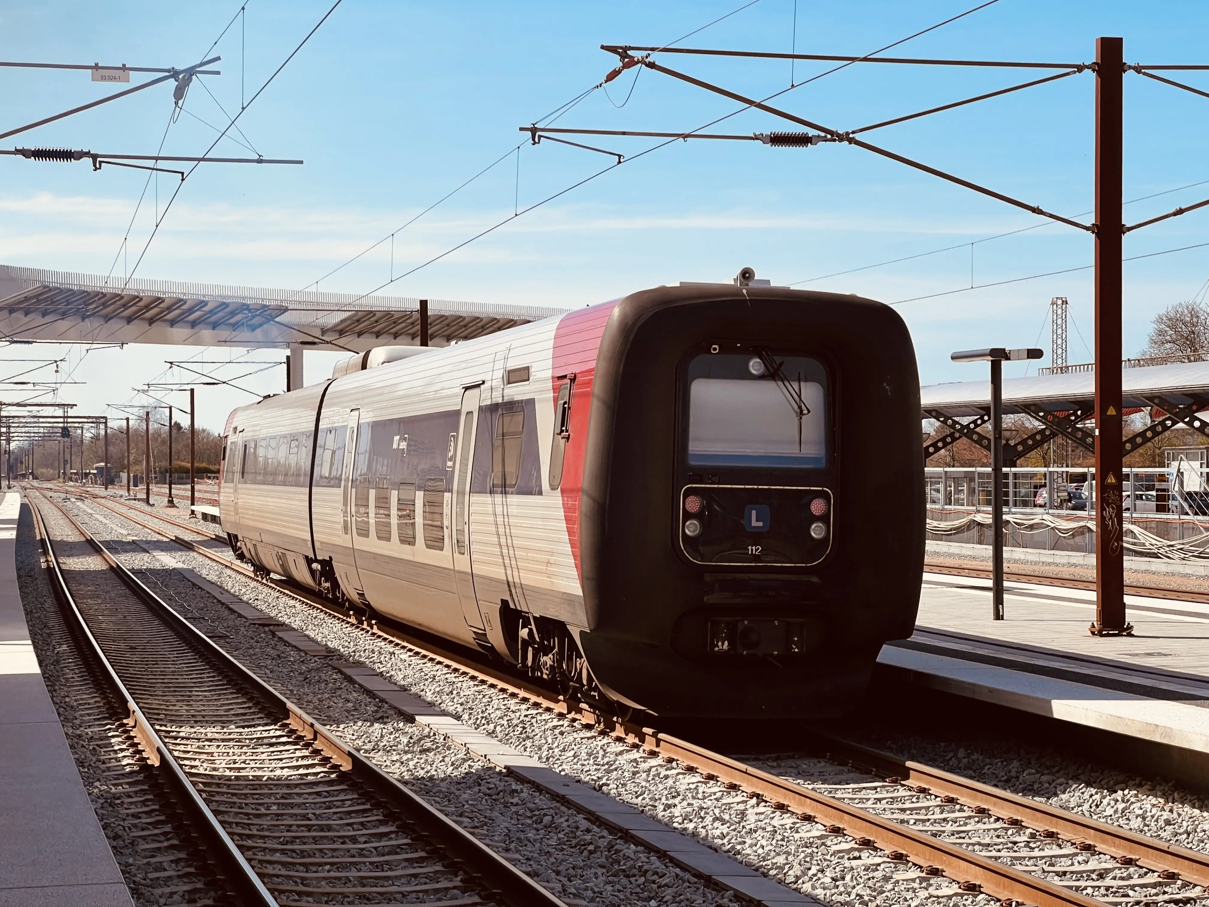 Billede af tog ud for Slagelse Station.