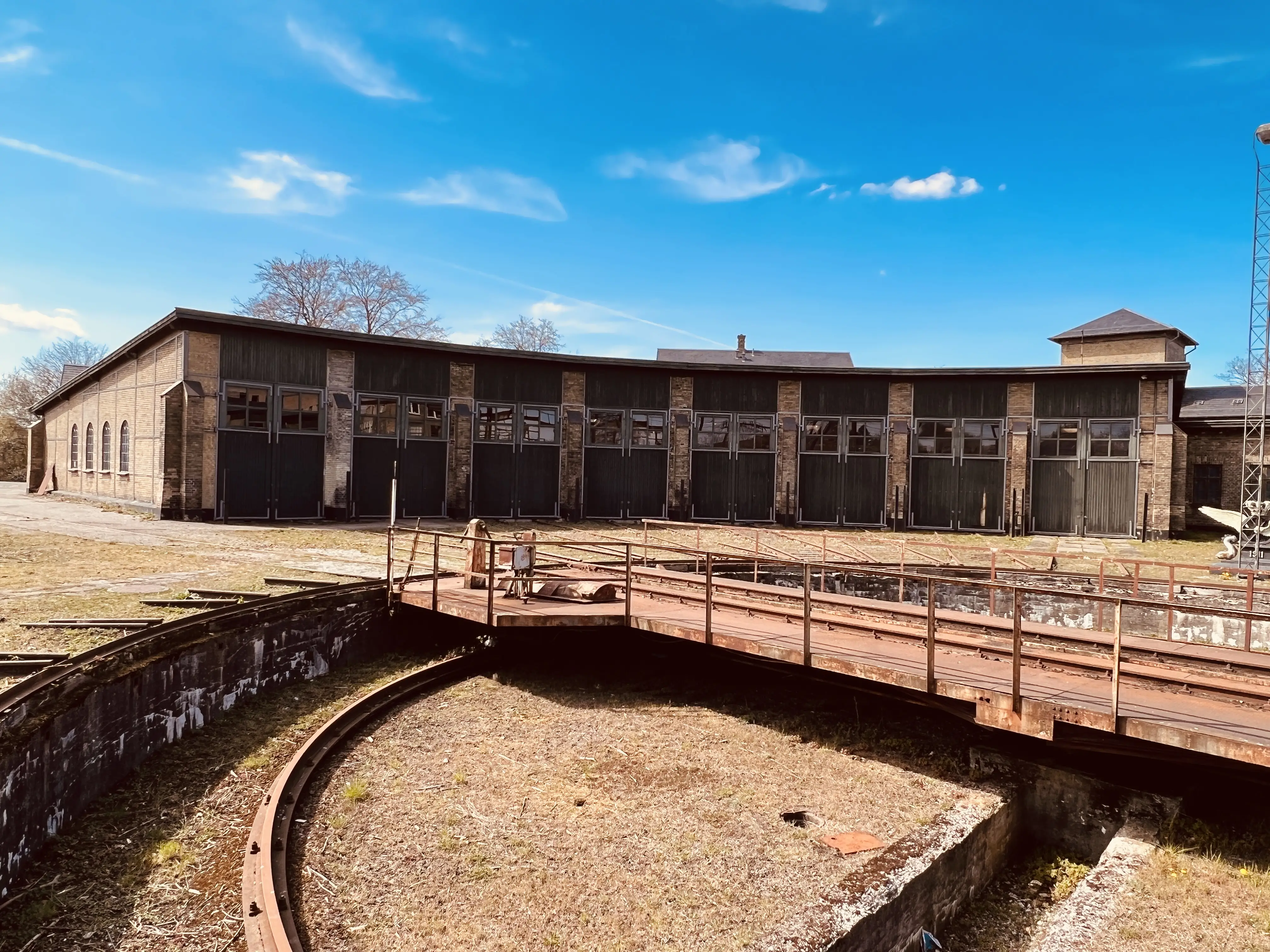 Billede af Roskilde Stations remise.