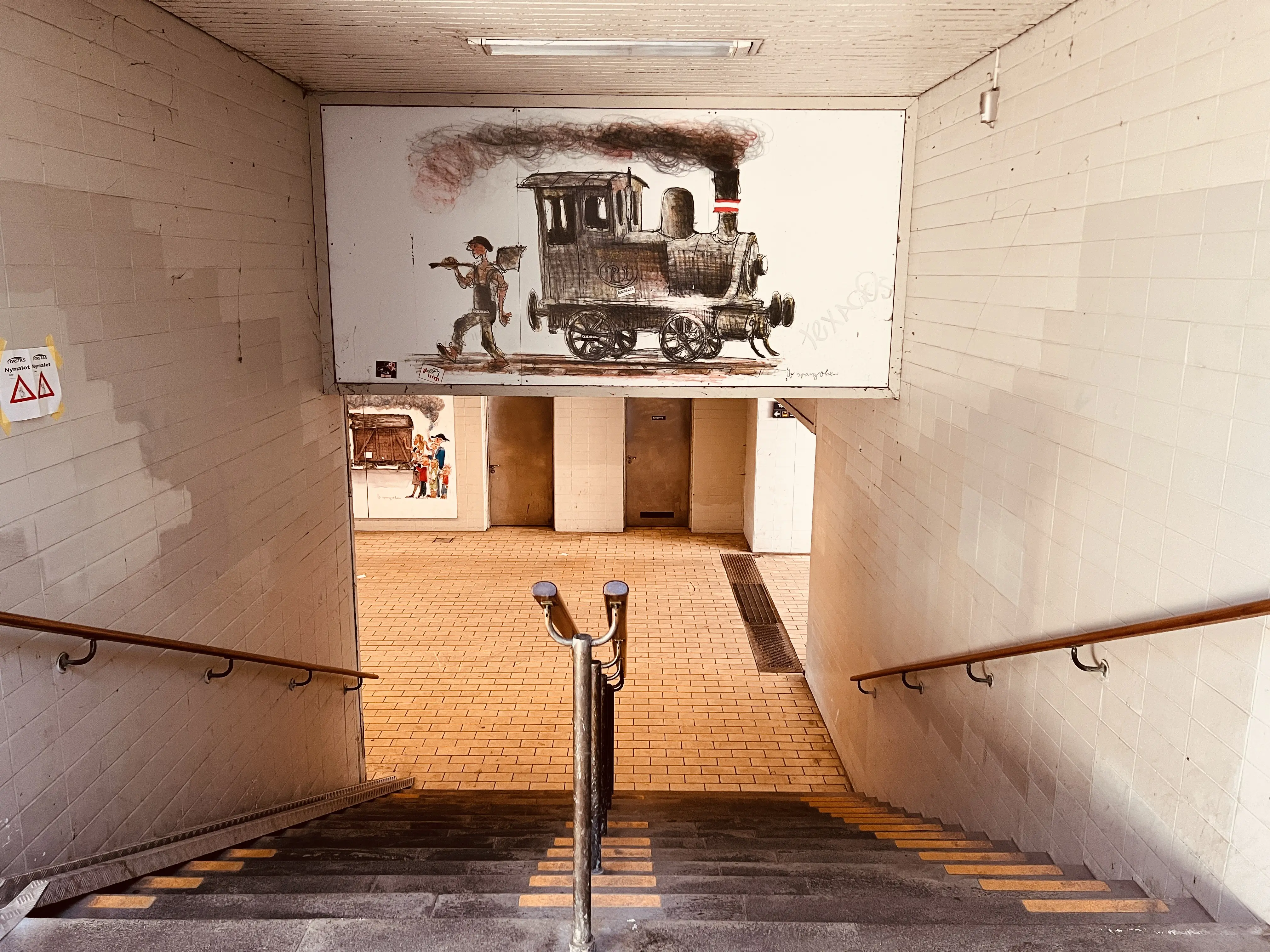 Billede af Kildebakke S-togstrinbræt, som er udsmykket med Ib Spang Olsen.