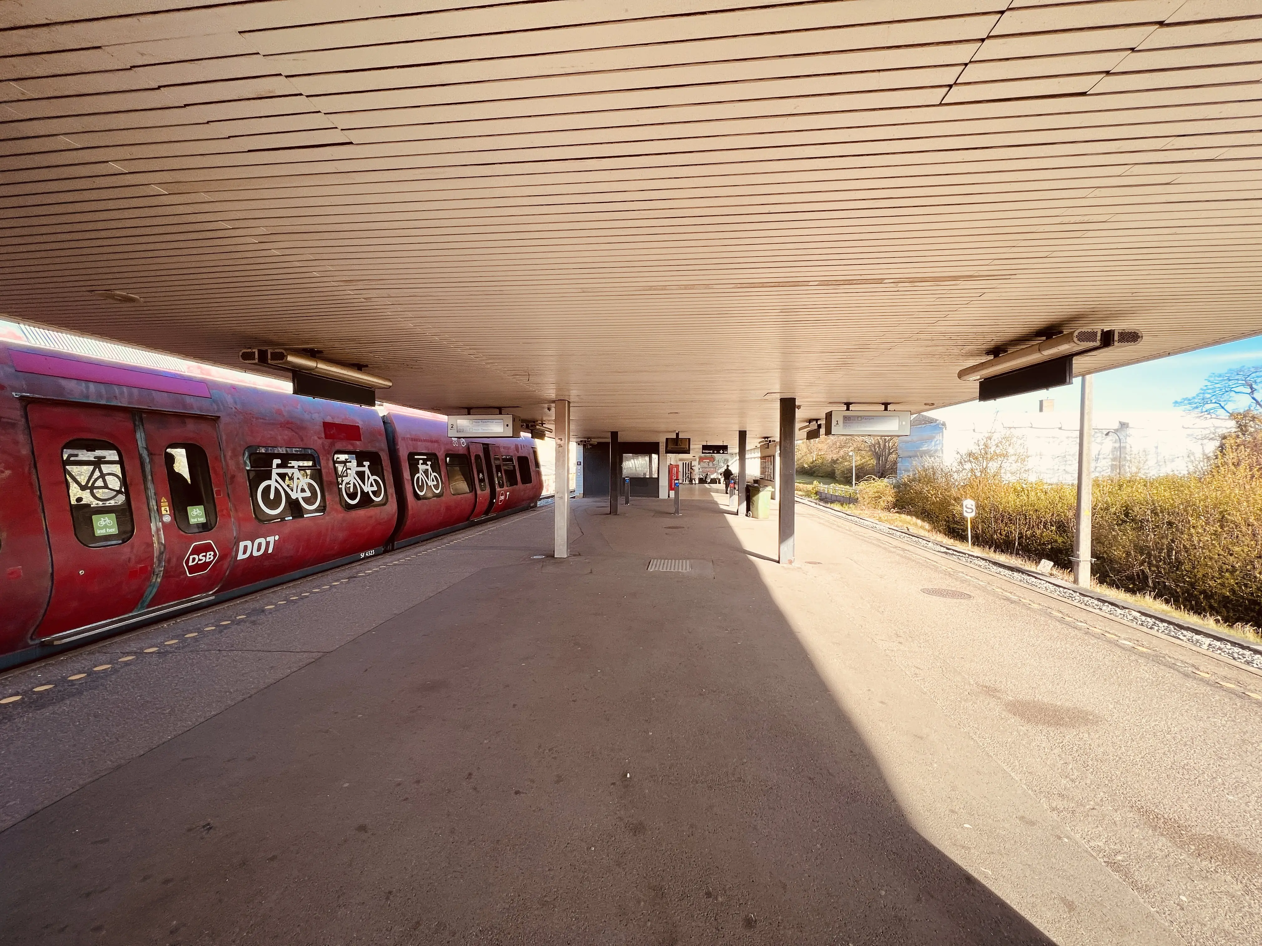 Billede af tog ud for Kildebakke S-togstrinbræt.