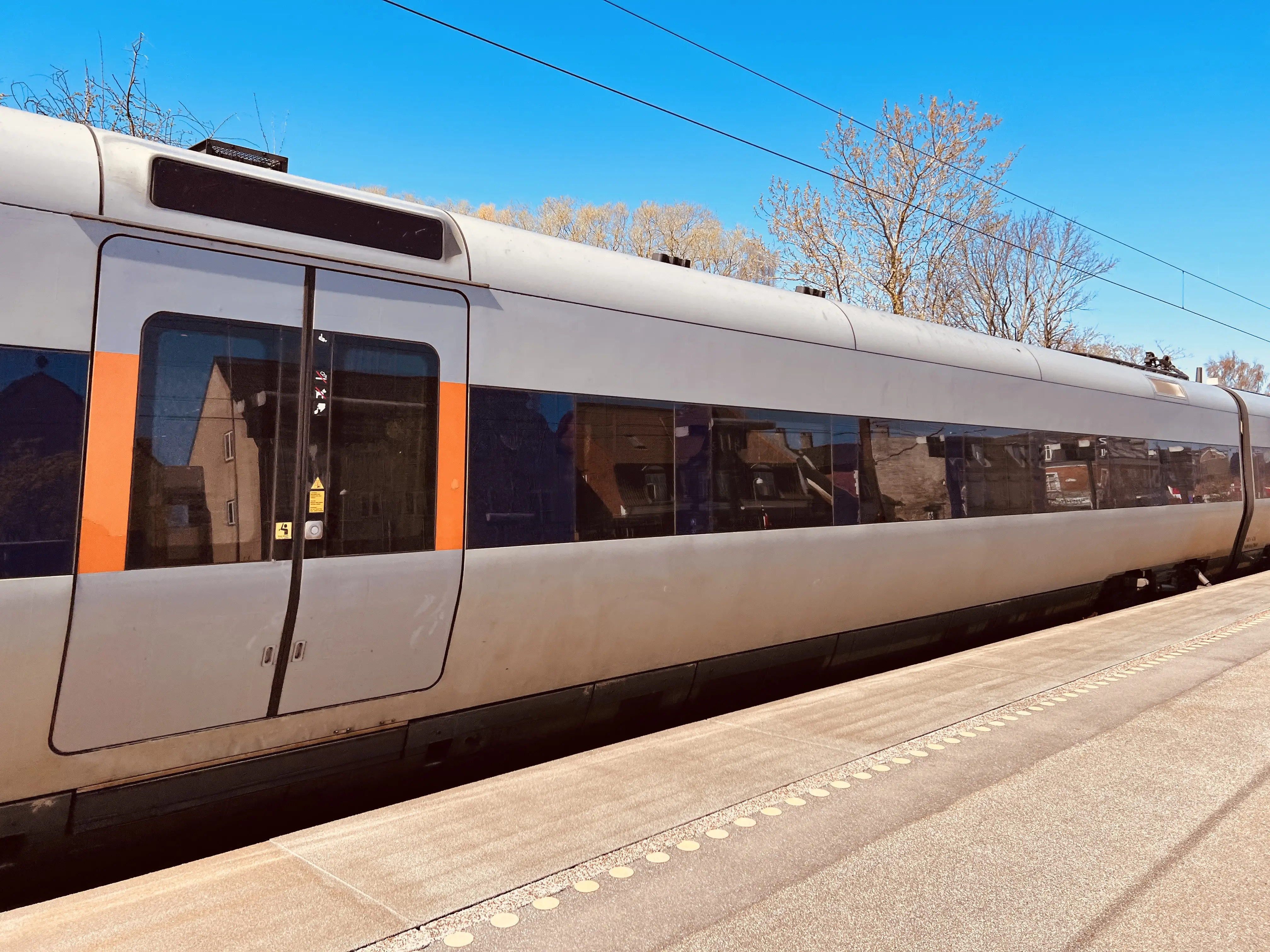 Billede af tog ud for Borup Station. Billede af tog ud for Borup Station.