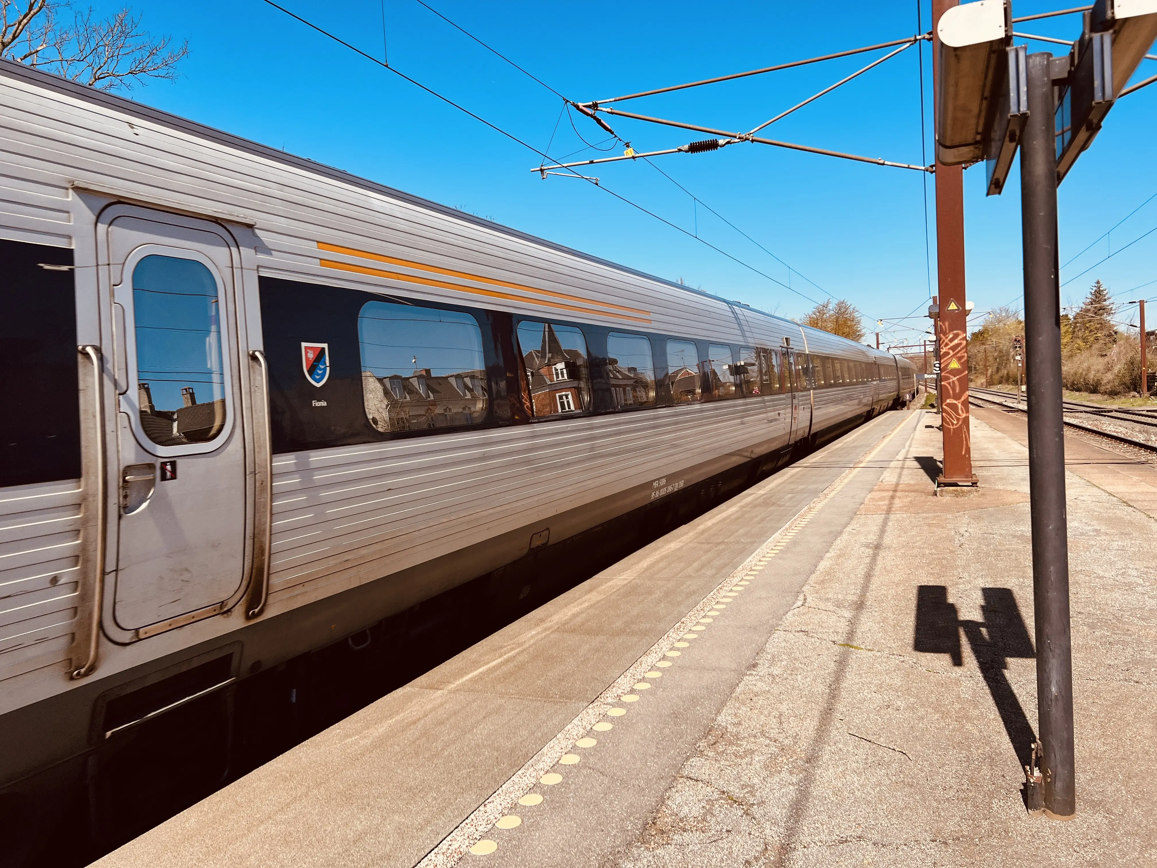 Billede af tog ud for Borup Station. Billede af tog ud for Borup Station.