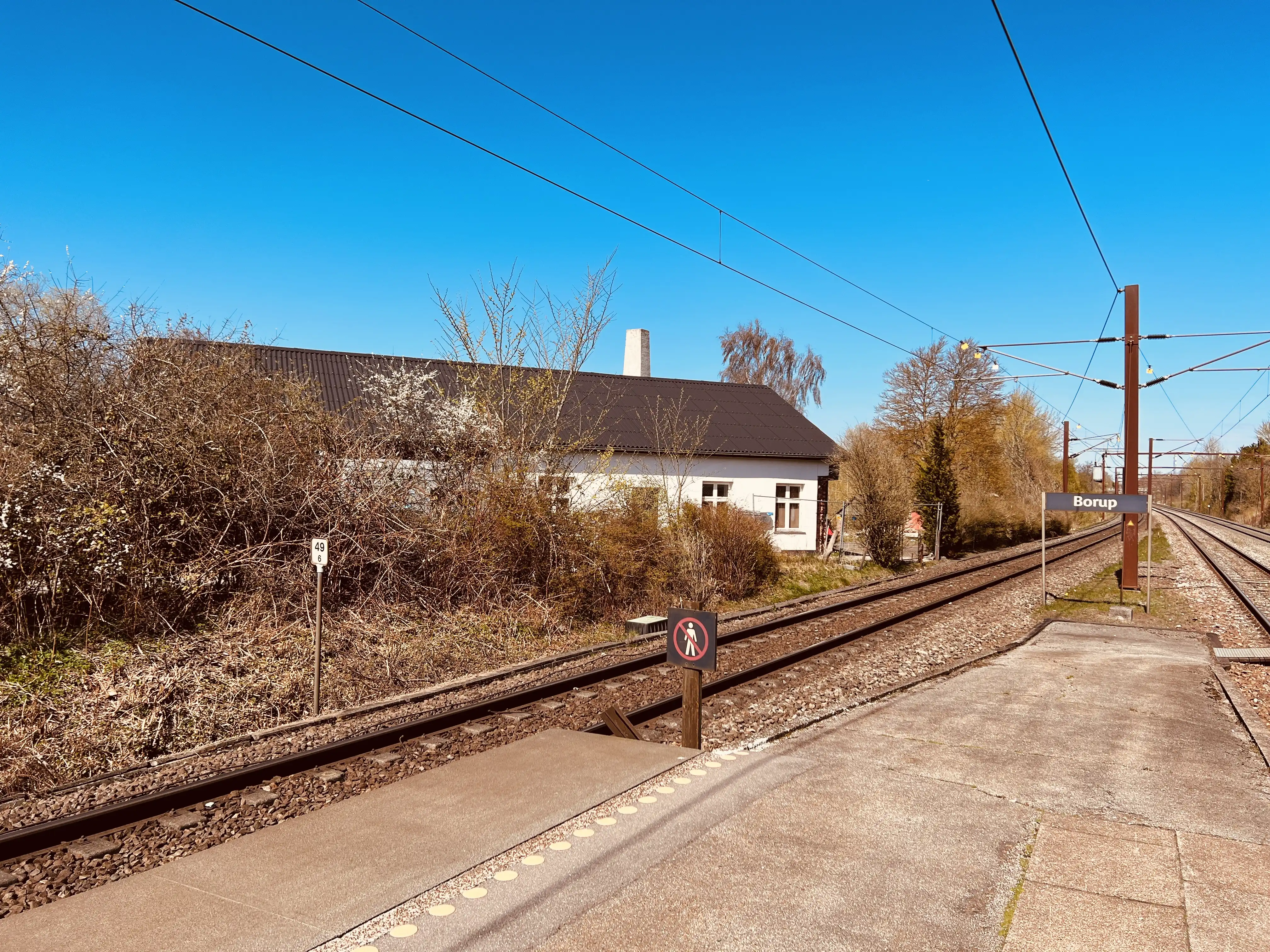 Billede af Borup Stations ind og udkørsel. Billede af Borup Stations ind og udkørsel.