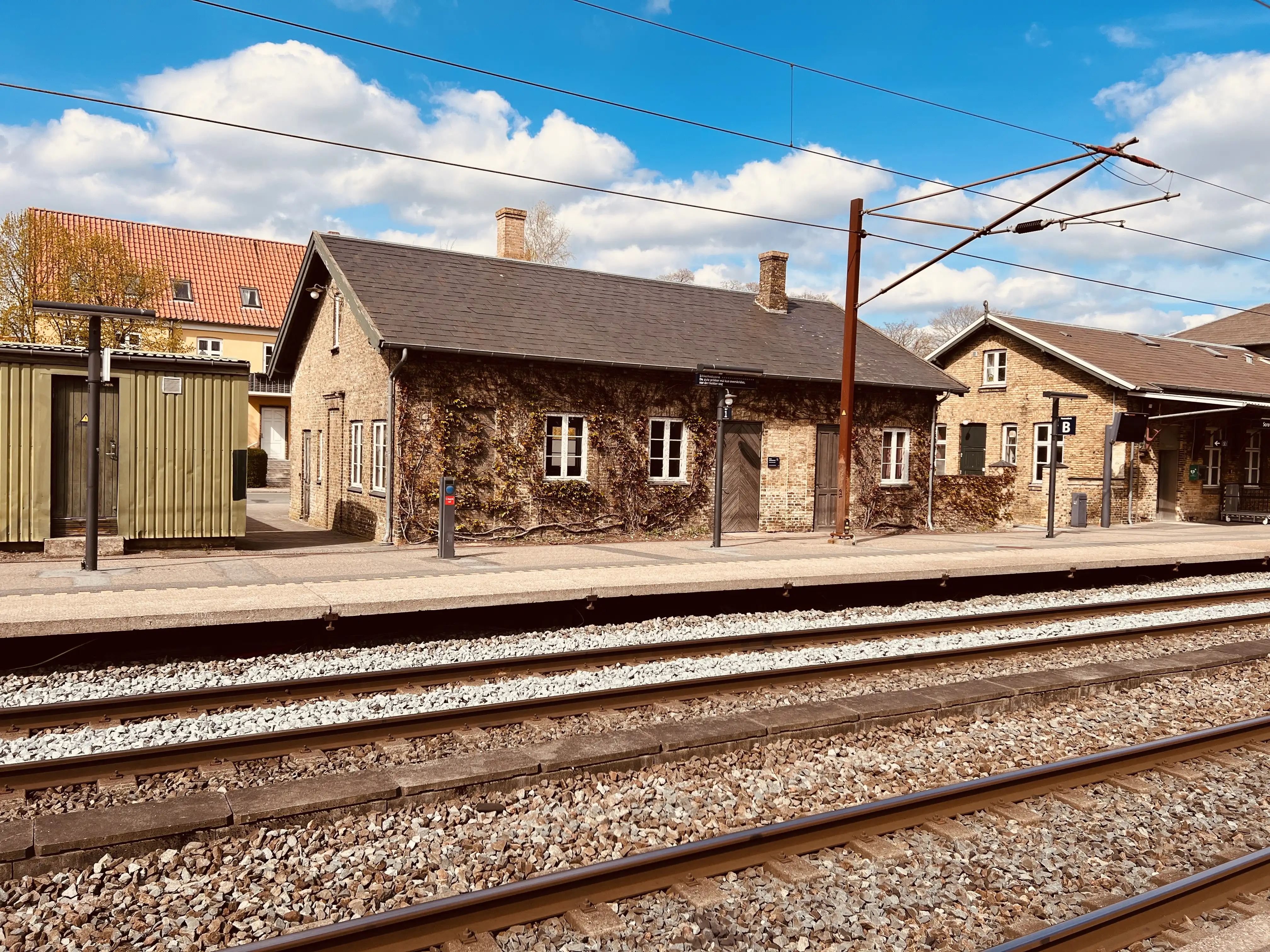 Billede af Sorø Stations varehus. Billede af Sorø Stations varehus.