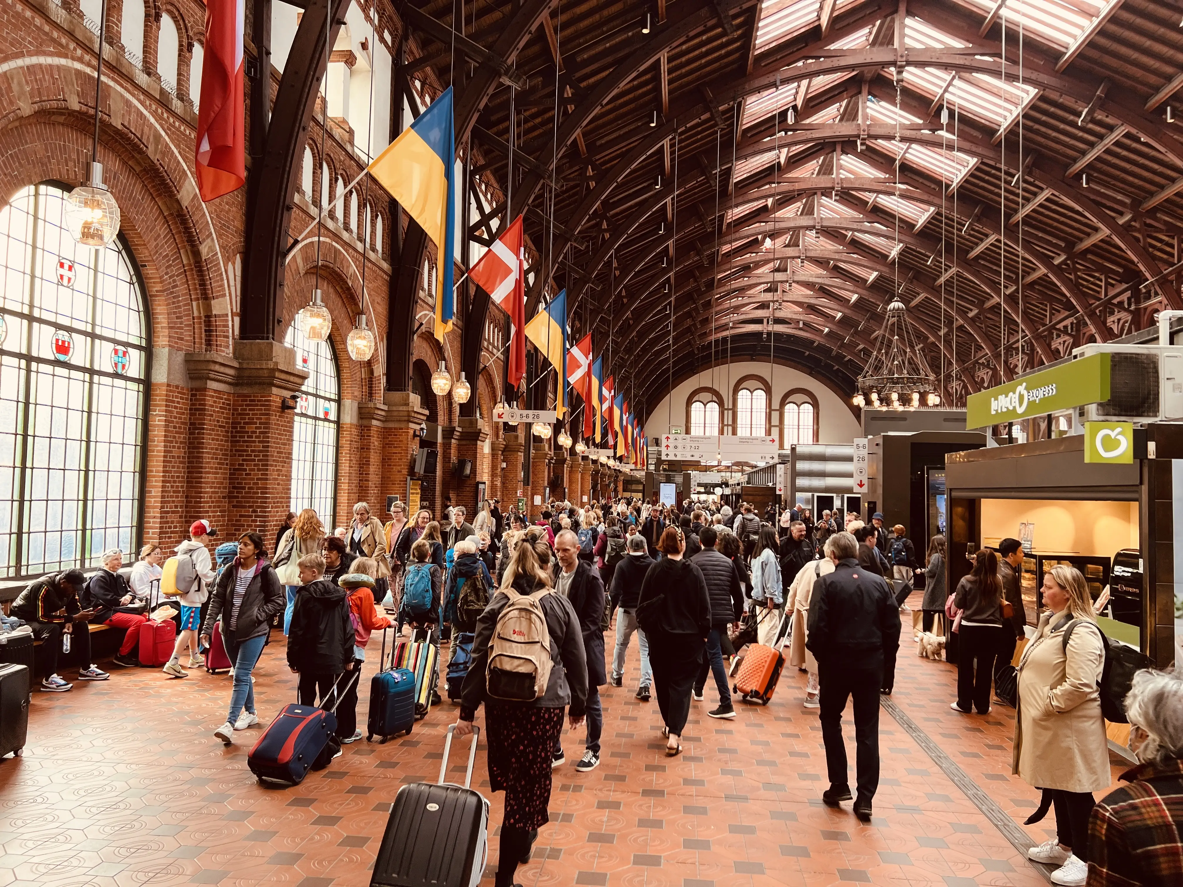 Billede af København Hovedbanegård på store rejsedag. Billede af København Hovedbanegård på store rejsedag.