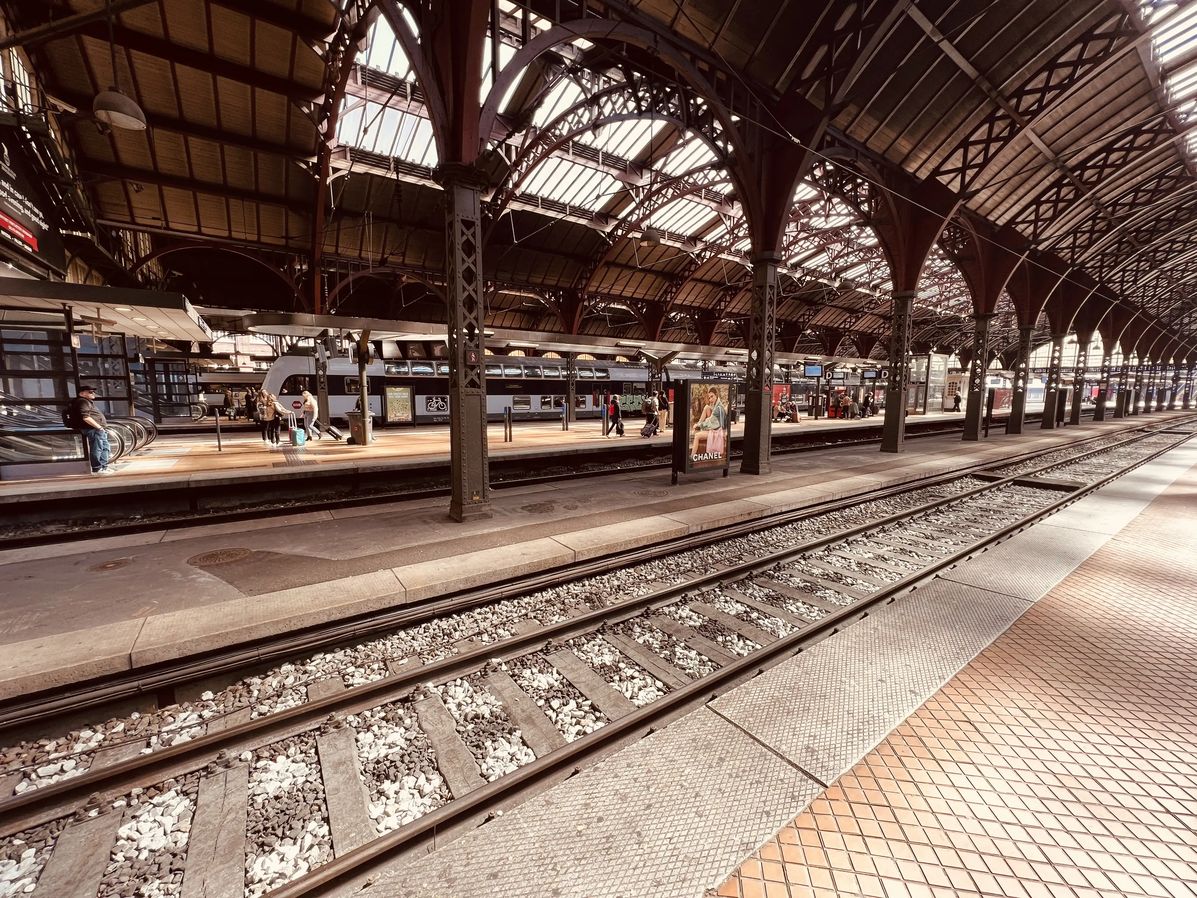 Billede af tog ud for København Hovedbanegård. Billede af tog ud for København Hovedbanegård.