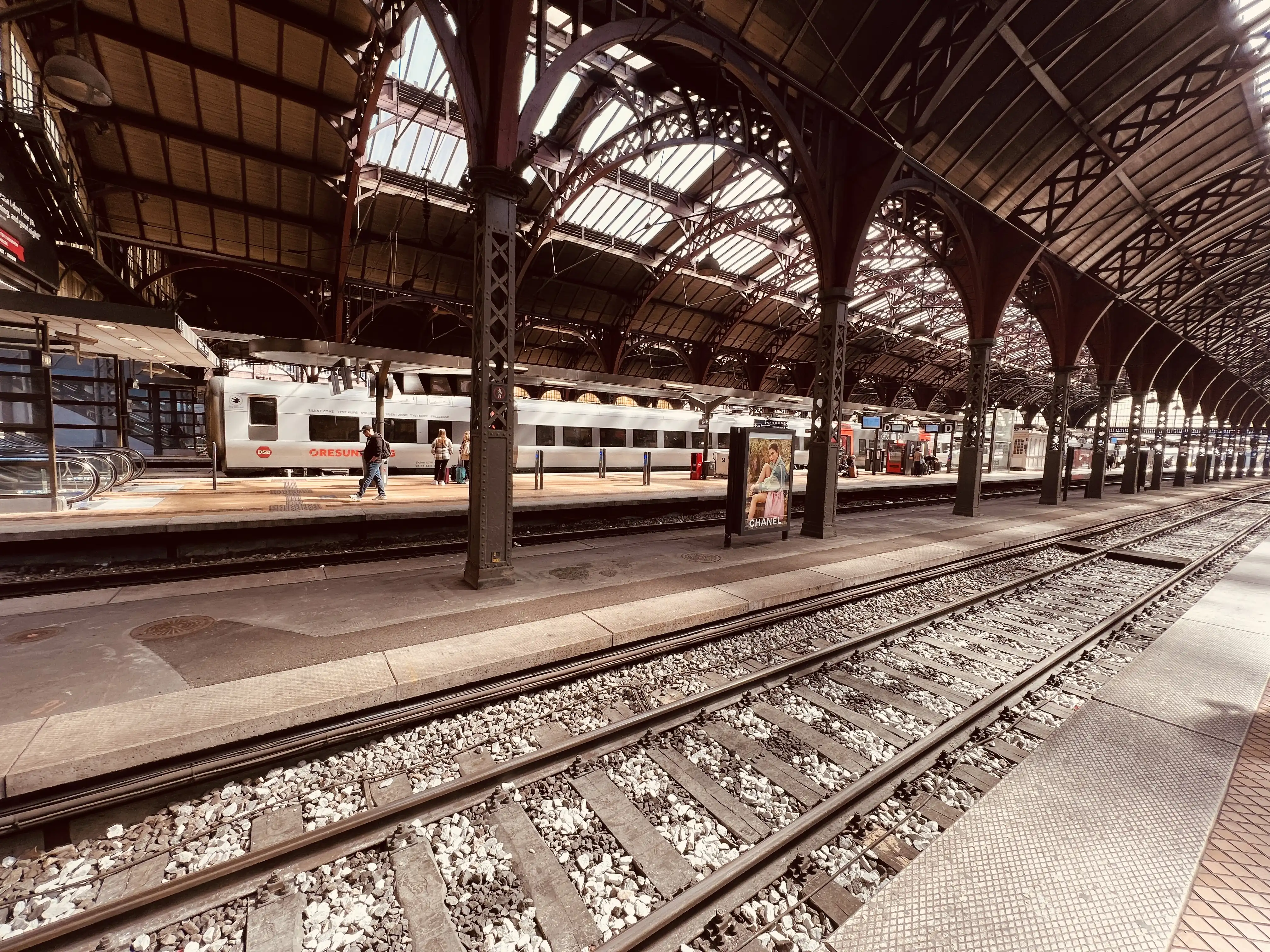 Billede af tog ud for København Hovedbanegård. Billede af tog ud for København Hovedbanegård.