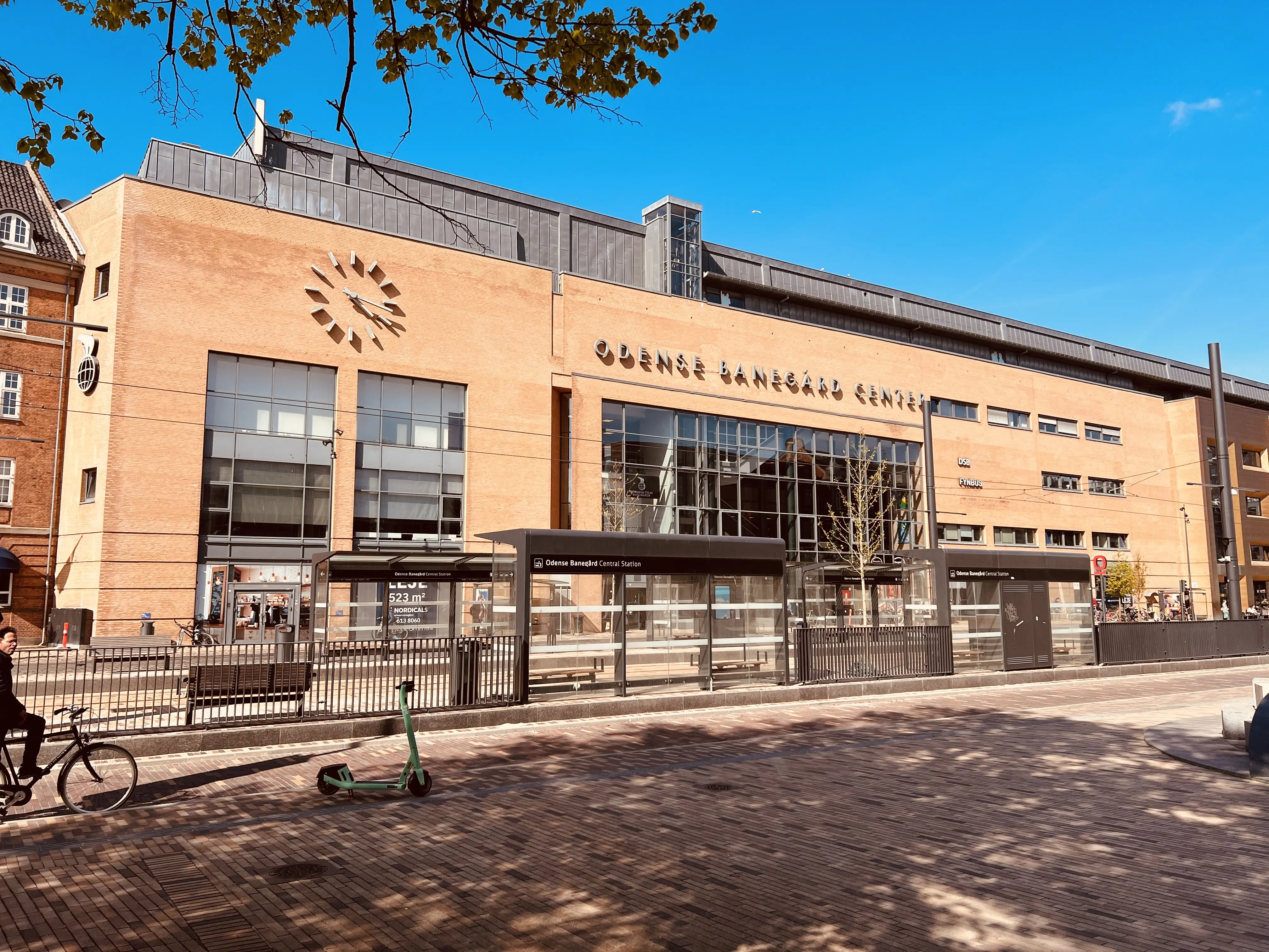 Billede af Odense Banegård Letbanestation.