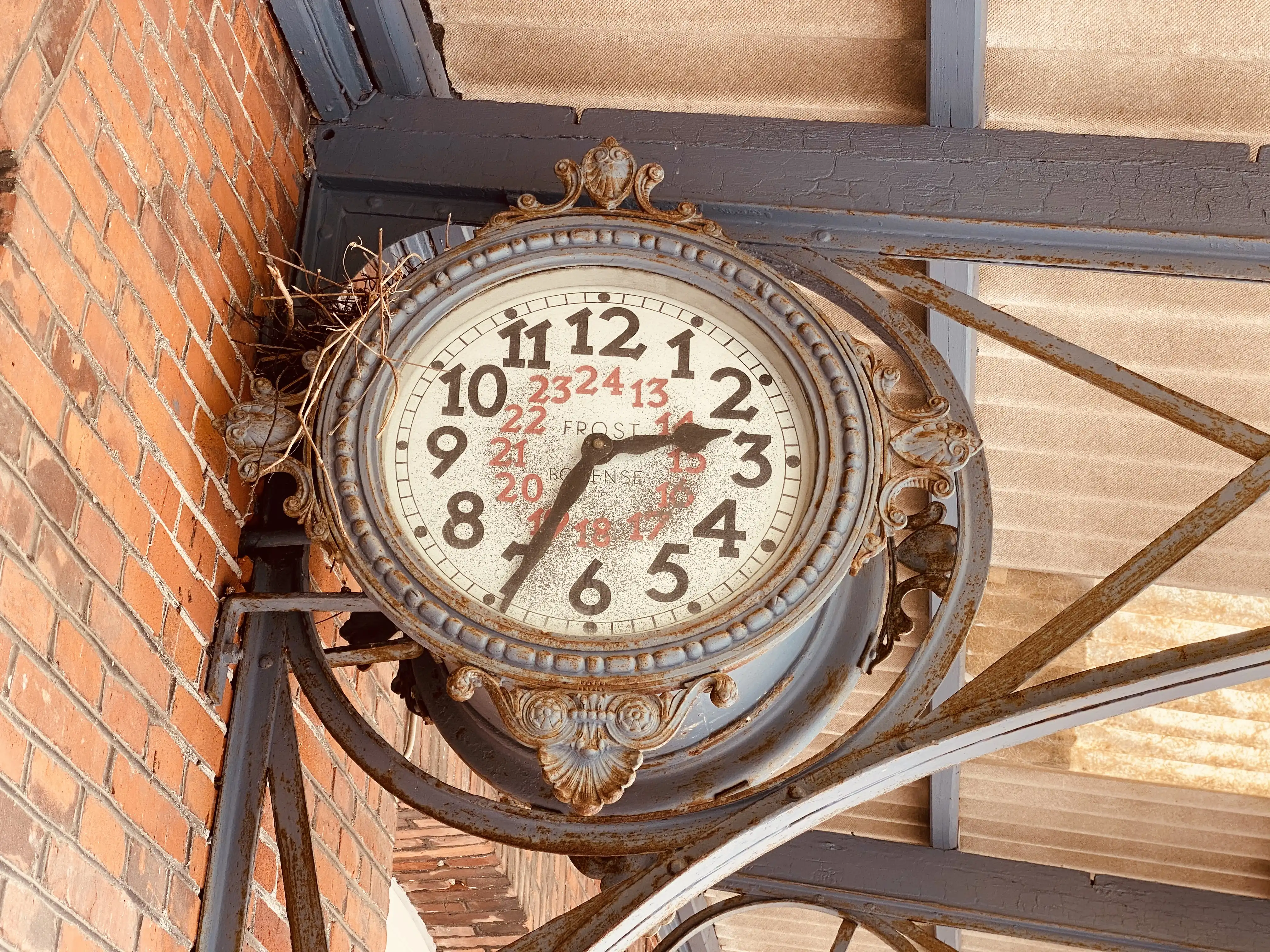 Billede af det berømte ur på Bogense Station. Billede af det berømte ur på Bogense Station.