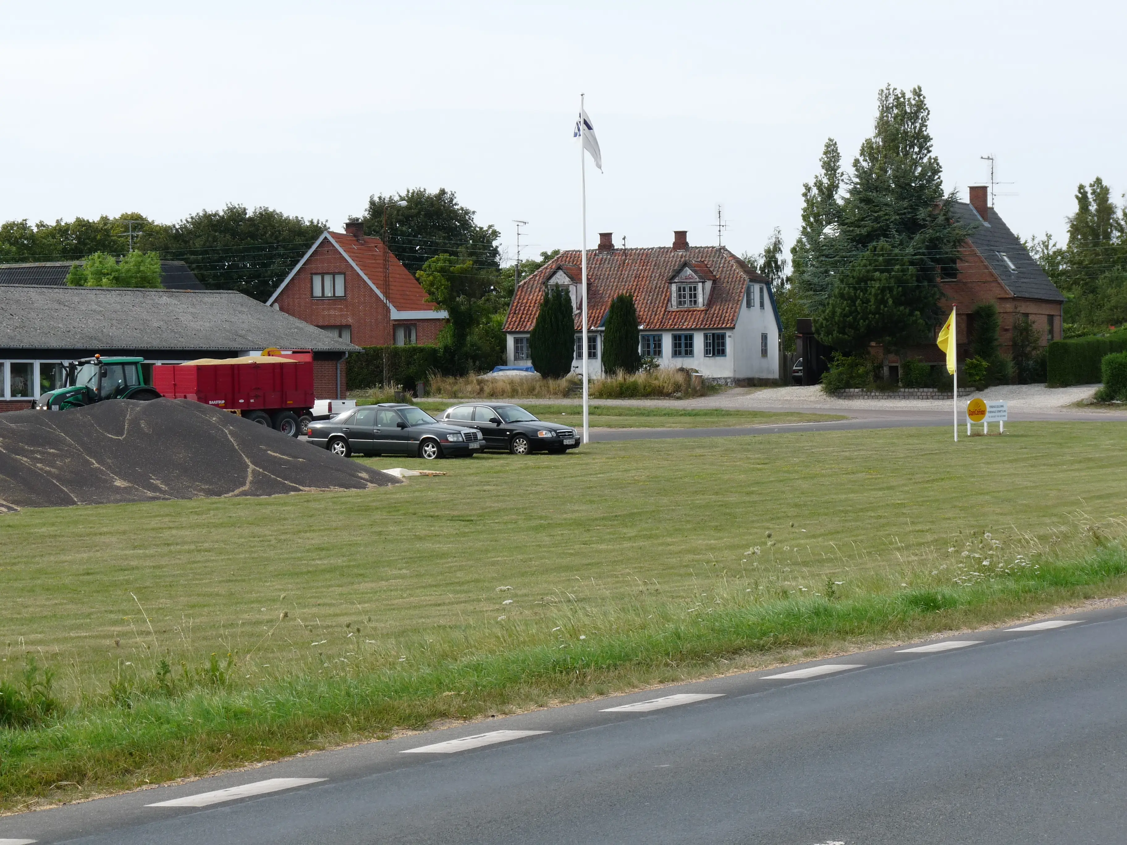 Billede af Rifbjergvejen Trinbræt - Trinbræt er nedrevet, men Rifbjergvejen Trinbræt har ligget her. Billede af Rifbjergvejen Trinbræt - Trinbræt er nedrevet, men Rifbjergvejen Trinbræt har ligget her.