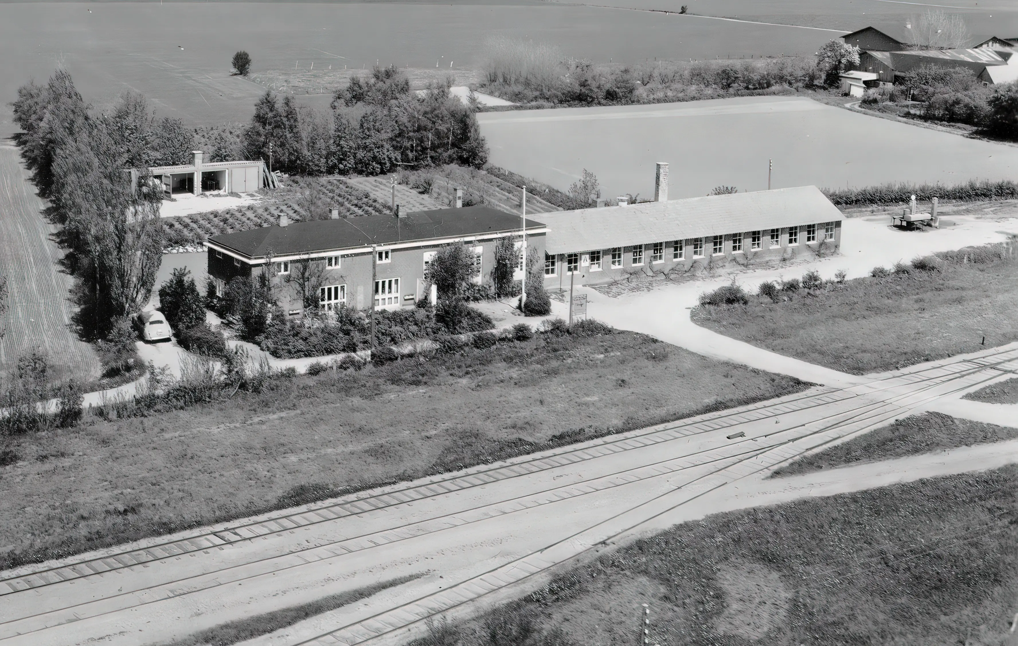 Billede af Torrig Stations gamle MTJ remise (venstre side af bygningen).