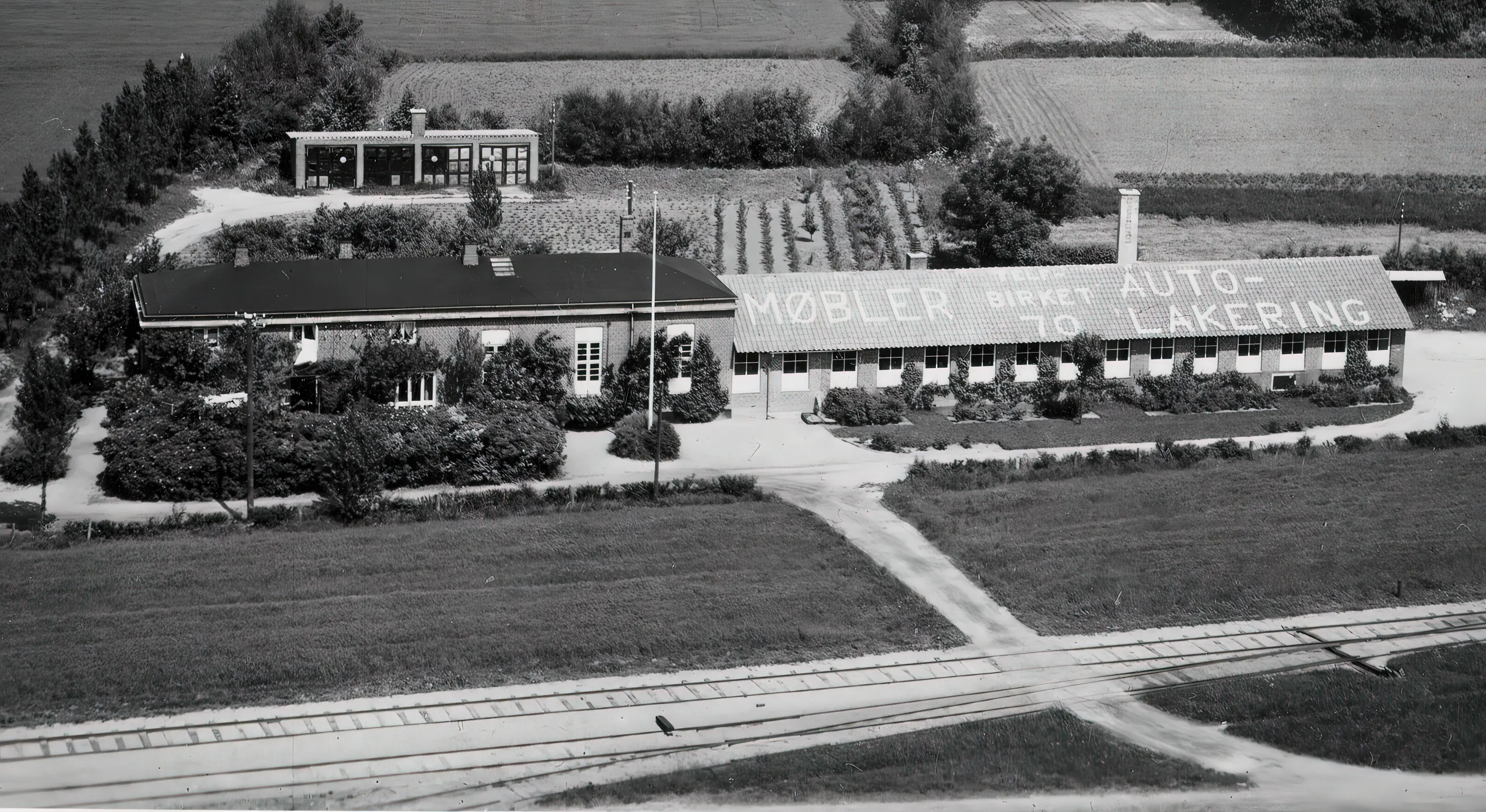 Billede af Torrig Stations gamle MTJ remise (venstre side af bygningen).