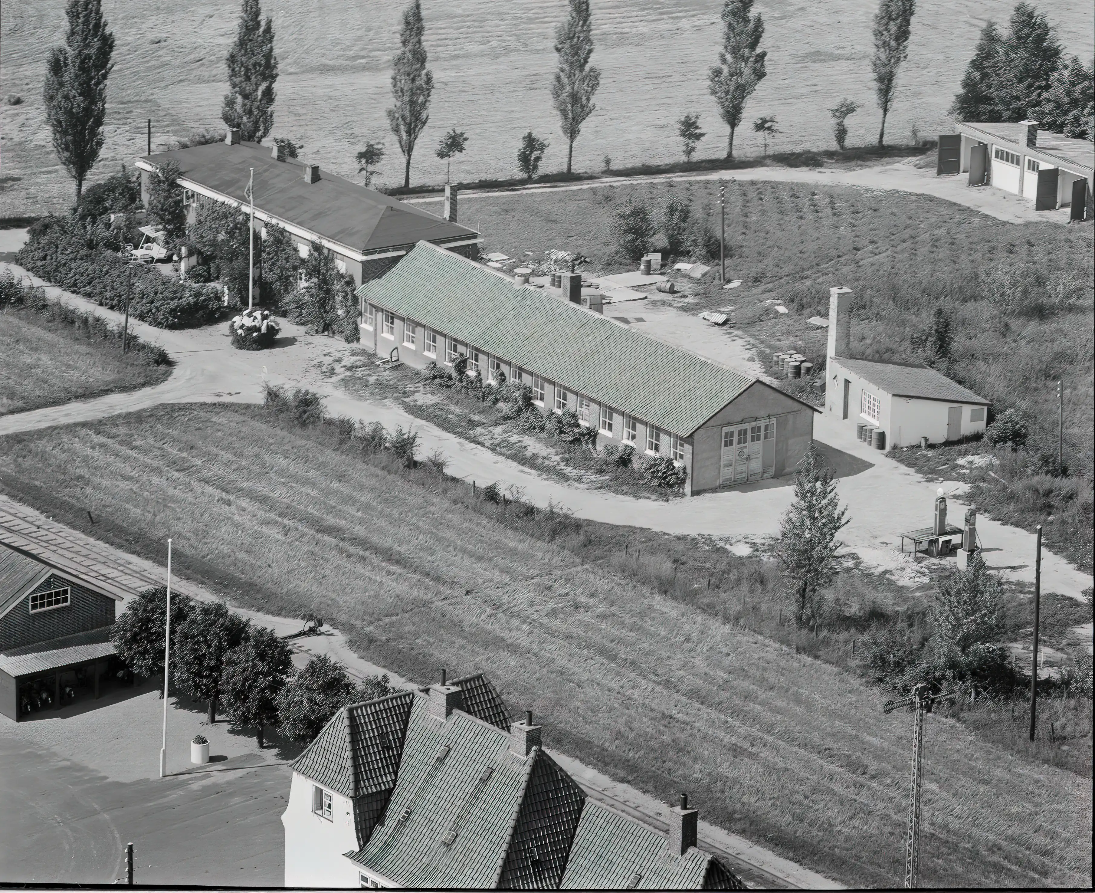 Billede af Torrig Stations gamle MTJ remise (venstre side af bygningen).