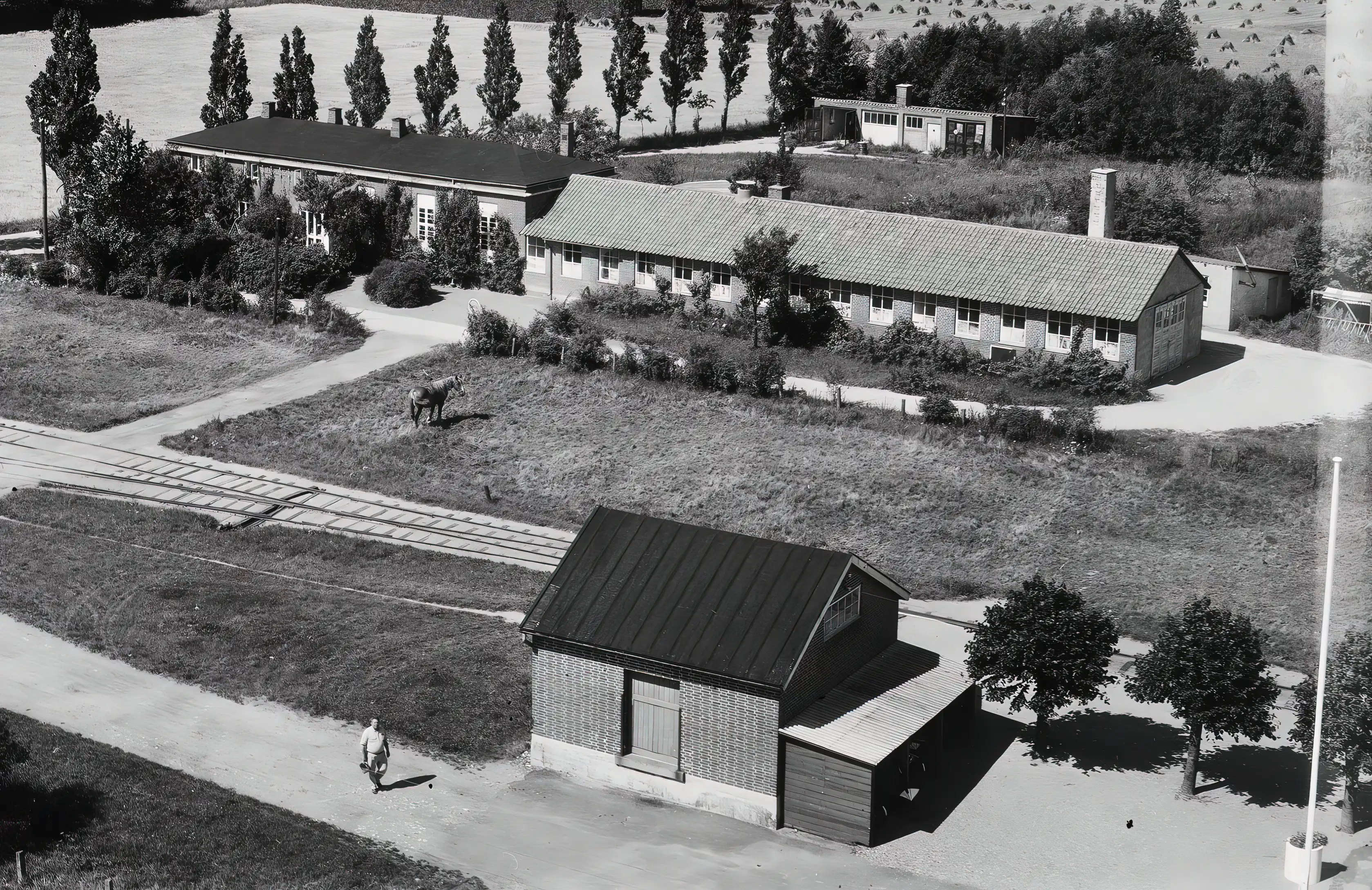 Billede af Torrig Stations gamle MTJ remise (venstre side af bygningen).