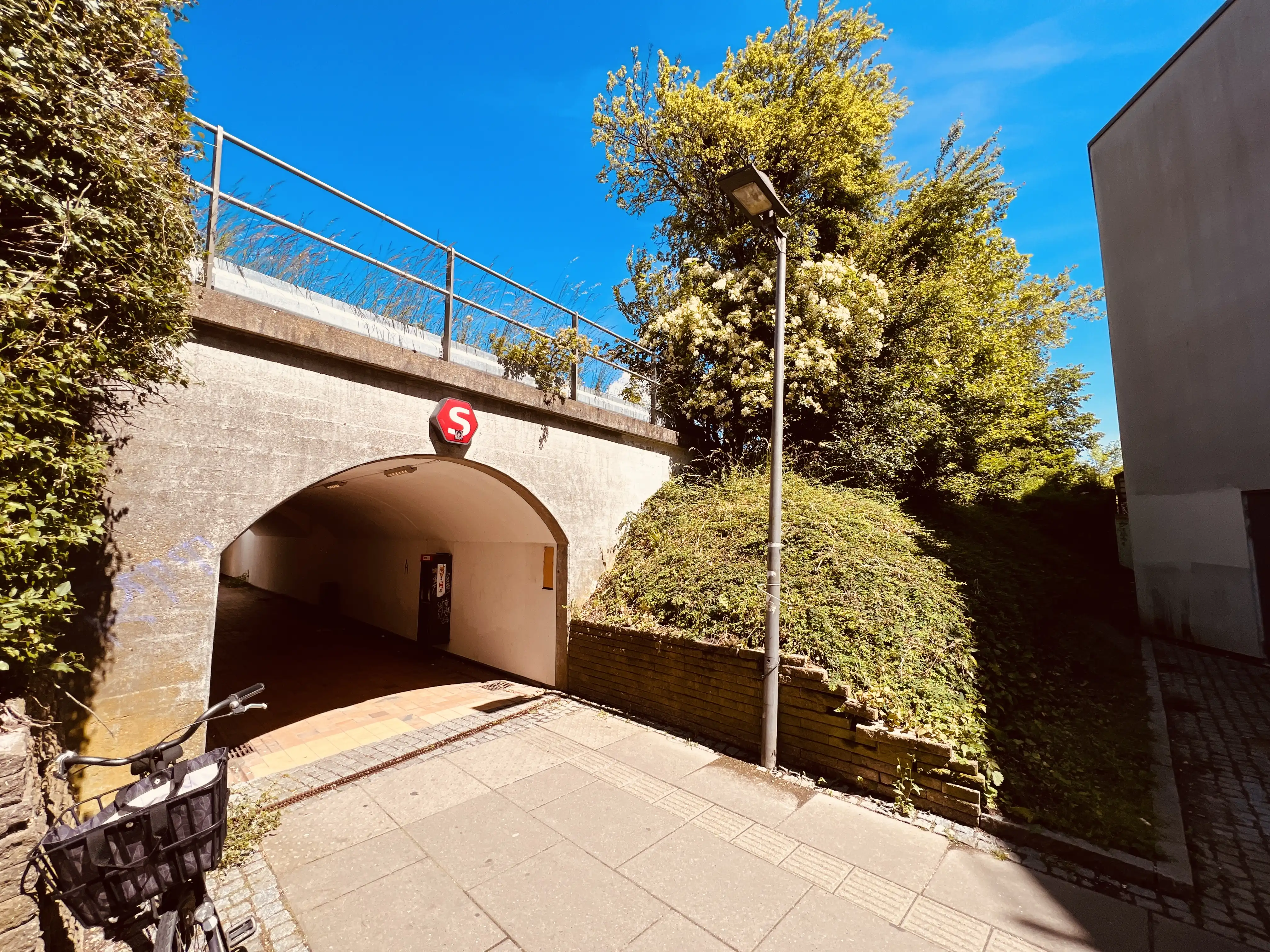 Billede af Taastrup S-togstrinbræt. Billede af Taastrup S-togstrinbræt.