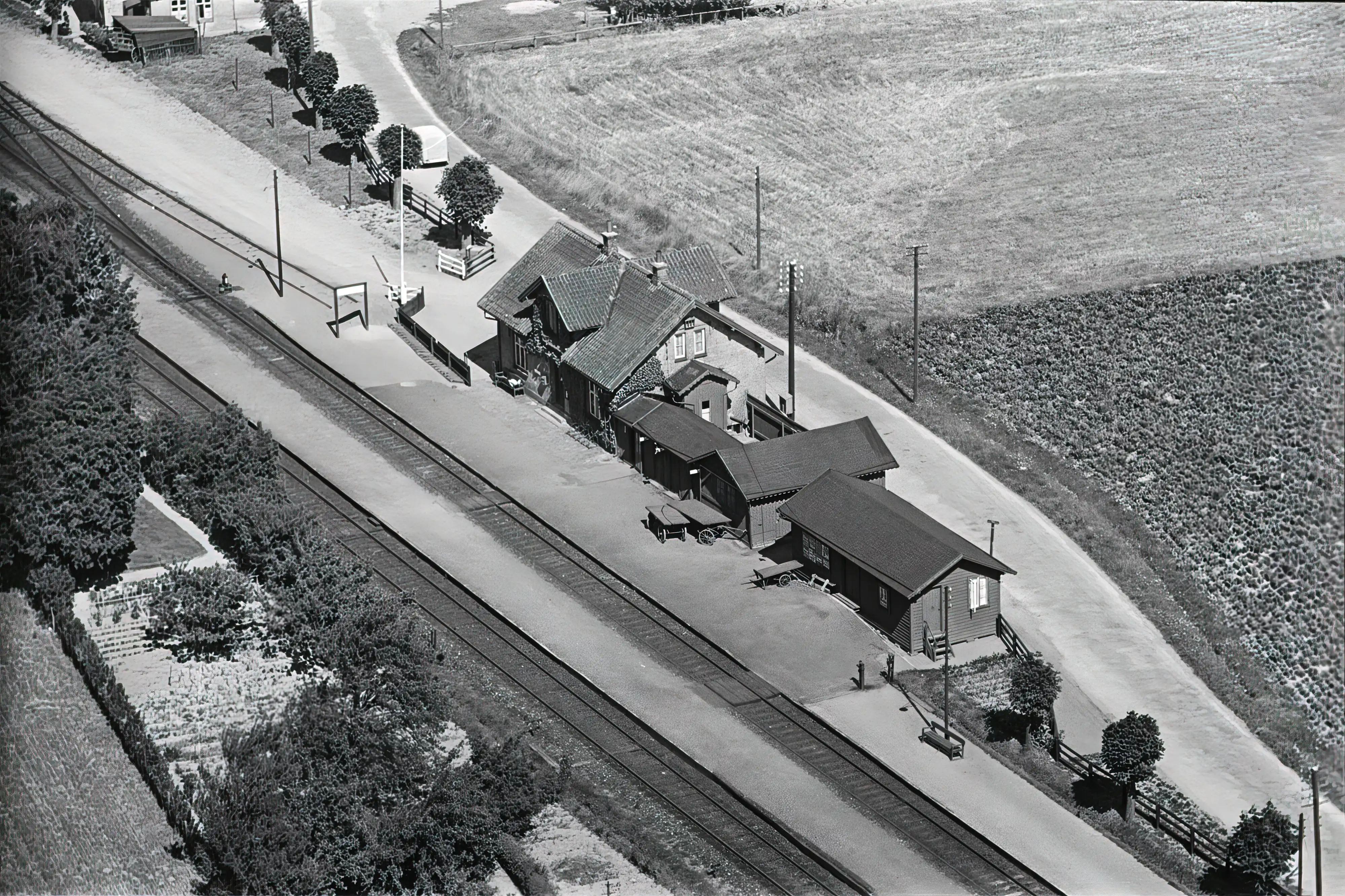 Billede af Tingsted Station kort før ombygningen i 1951. Billede af Tingsted Station kort før ombygningen i 1951.