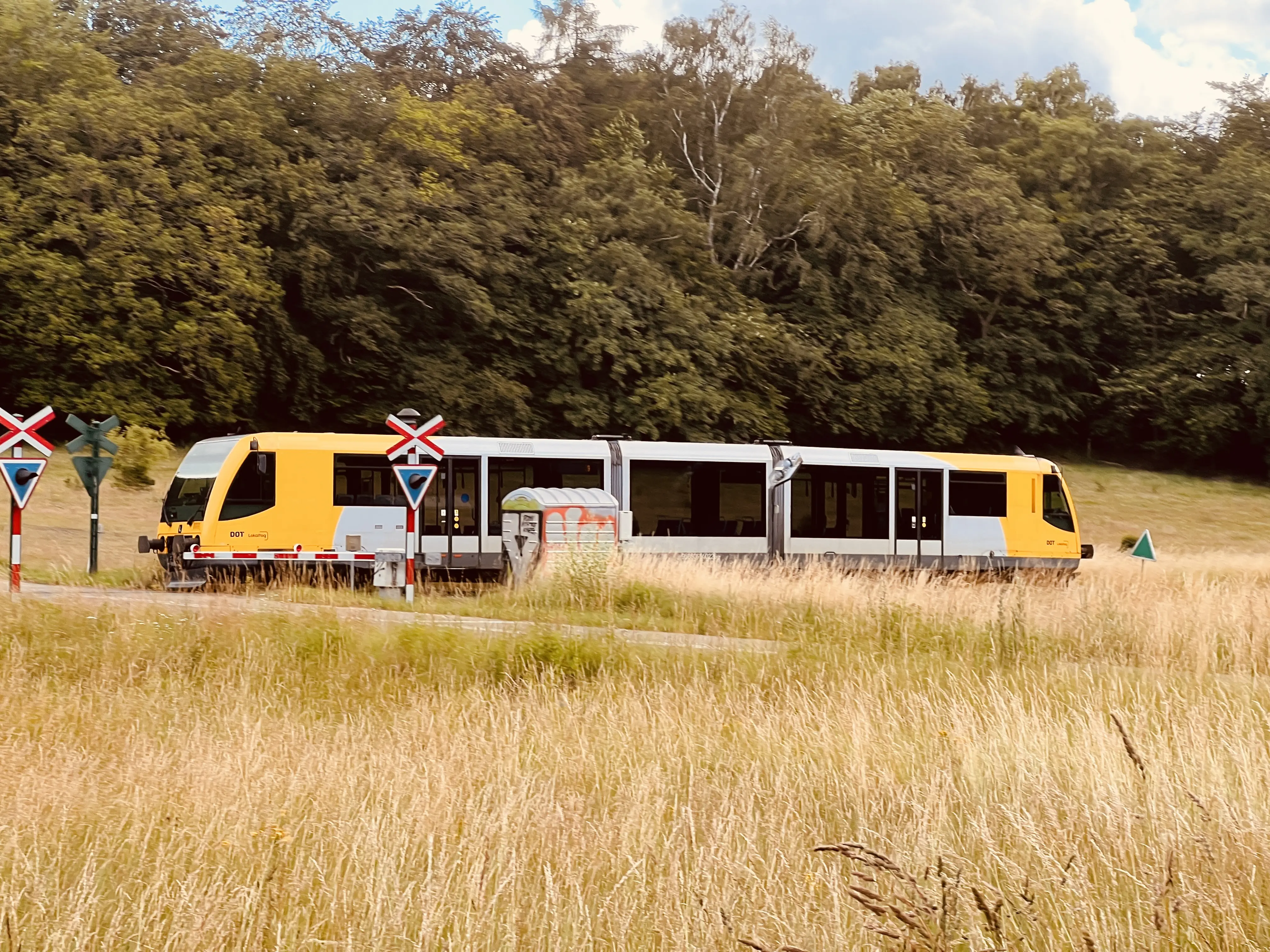 Billede af tog ud for det nedlagte Mølleå Trinbræt. Billede af tog ud for det nedlagte Mølleå Trinbræt.