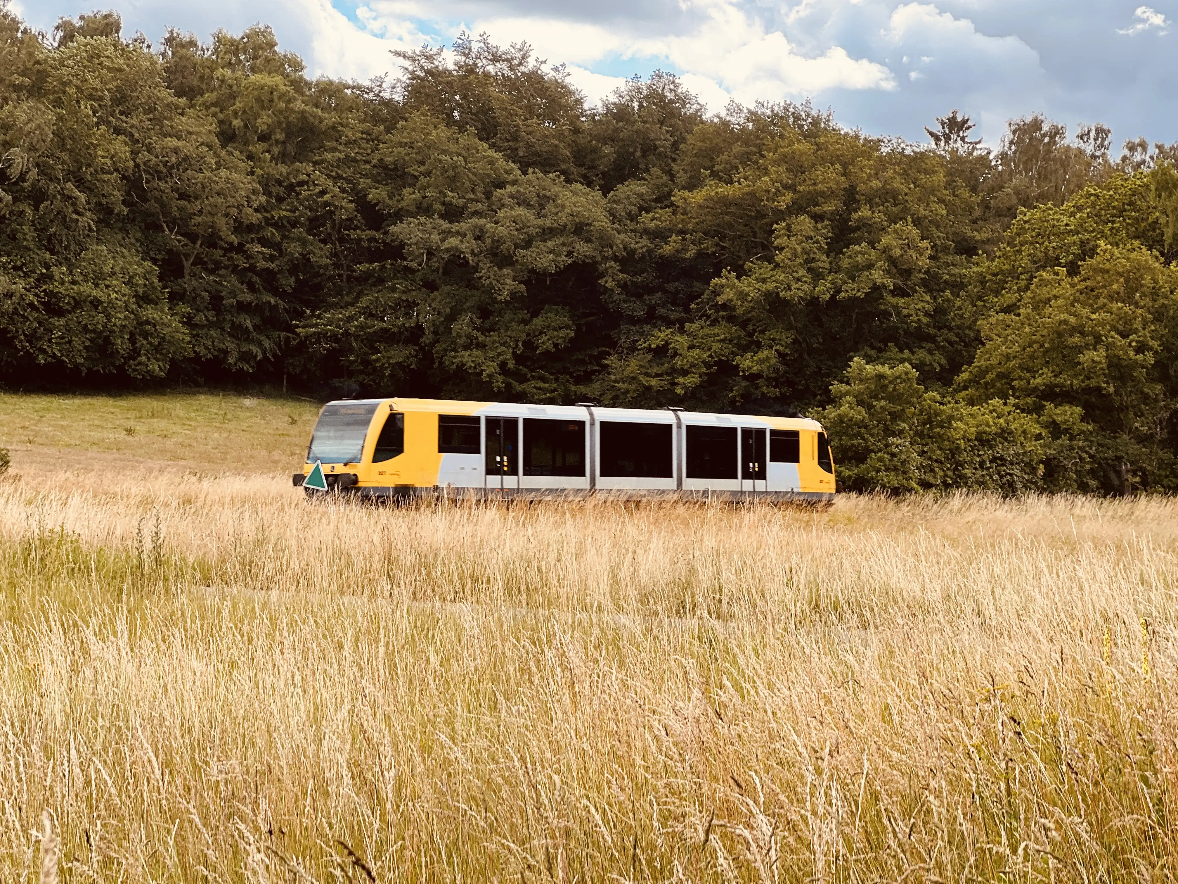 Billede af tog ud for det nedlagte Mølleå Trinbræt. Billede af tog ud for det nedlagte Mølleå Trinbræt.