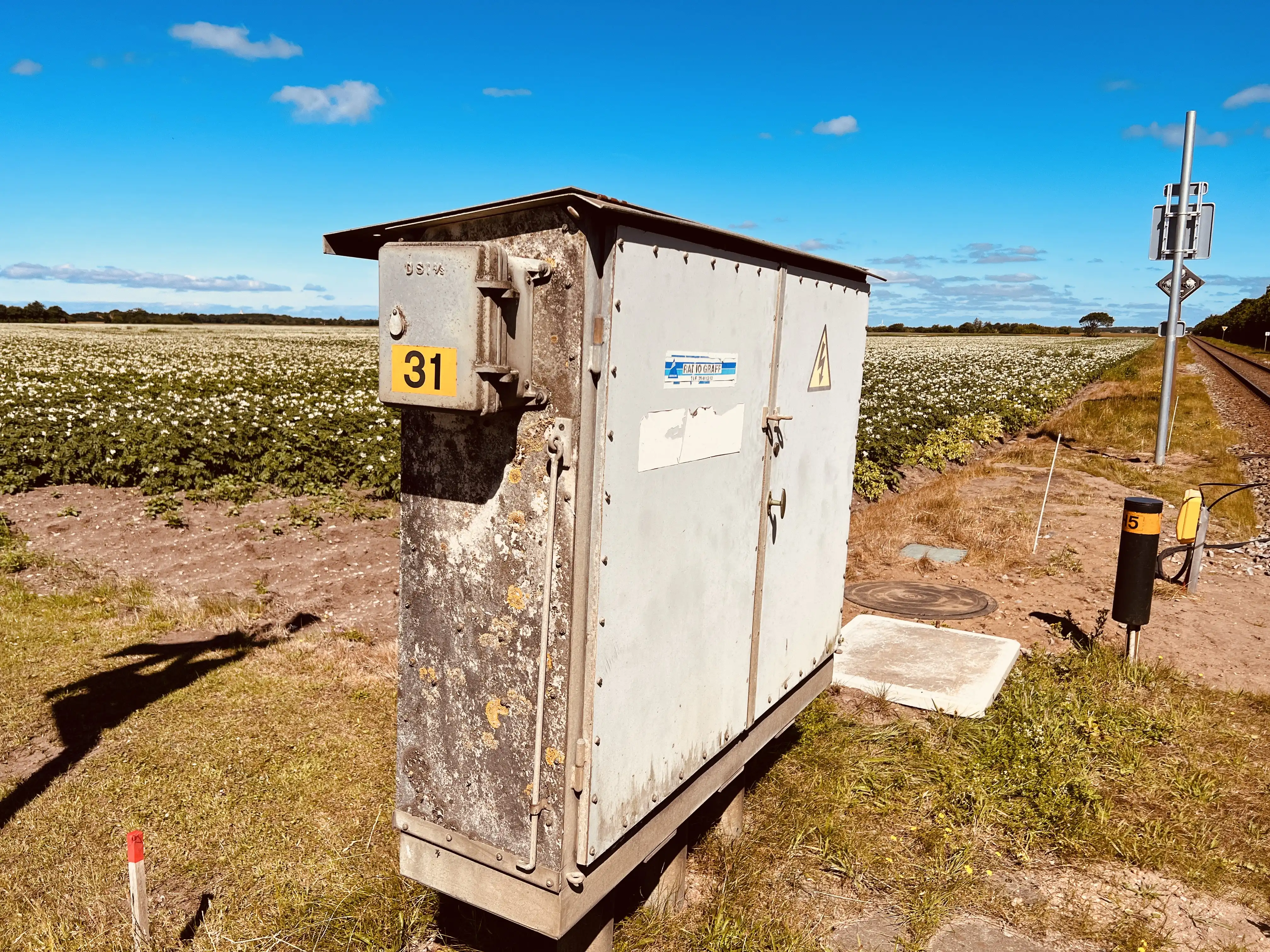 Billede af overkørslen ved det nu nedlagte Farup Billetsalgssted.