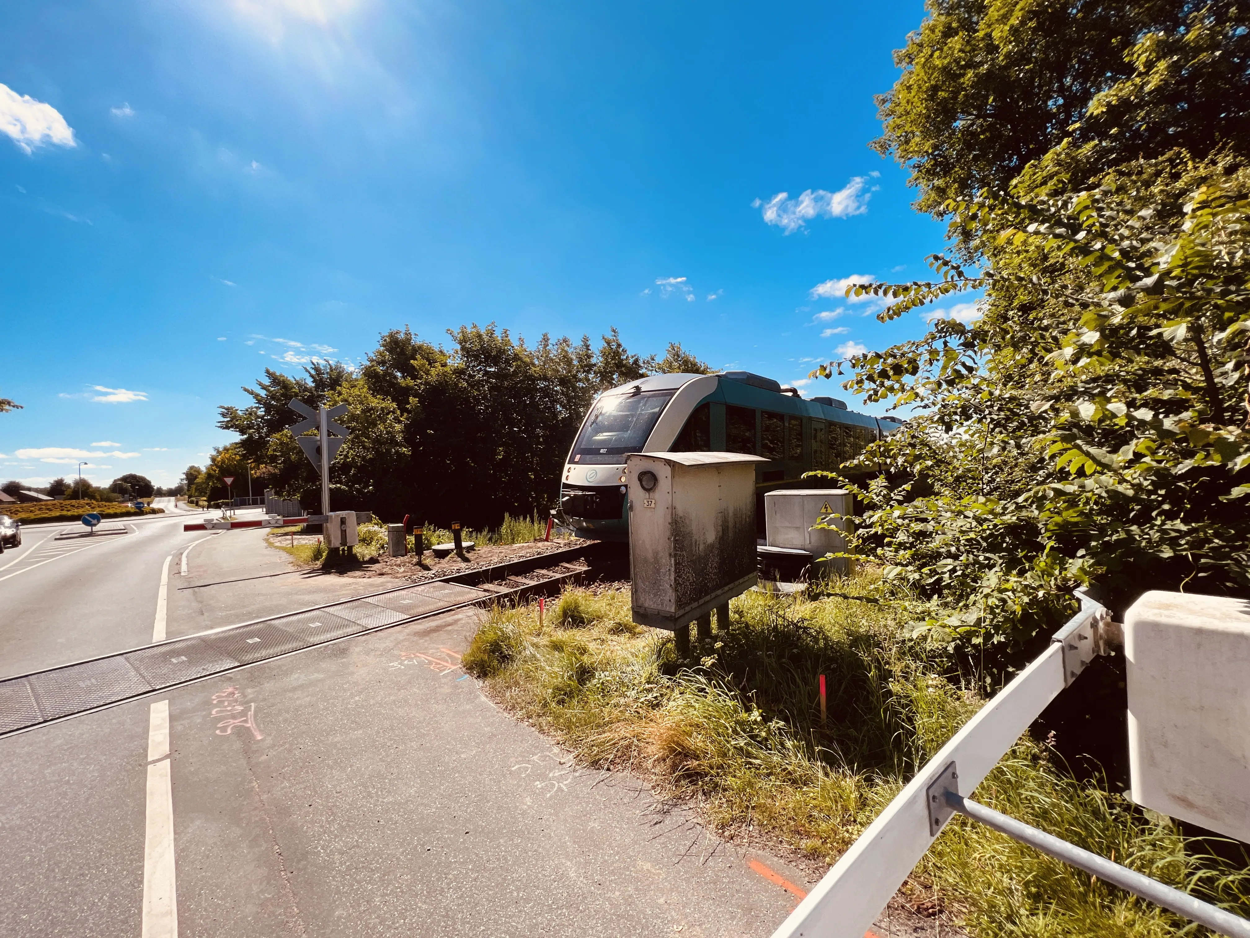 Billede af tog ud for Ribe Nørremark Trinbræt. Billede af tog ud for Ribe Nørremark Trinbræt.