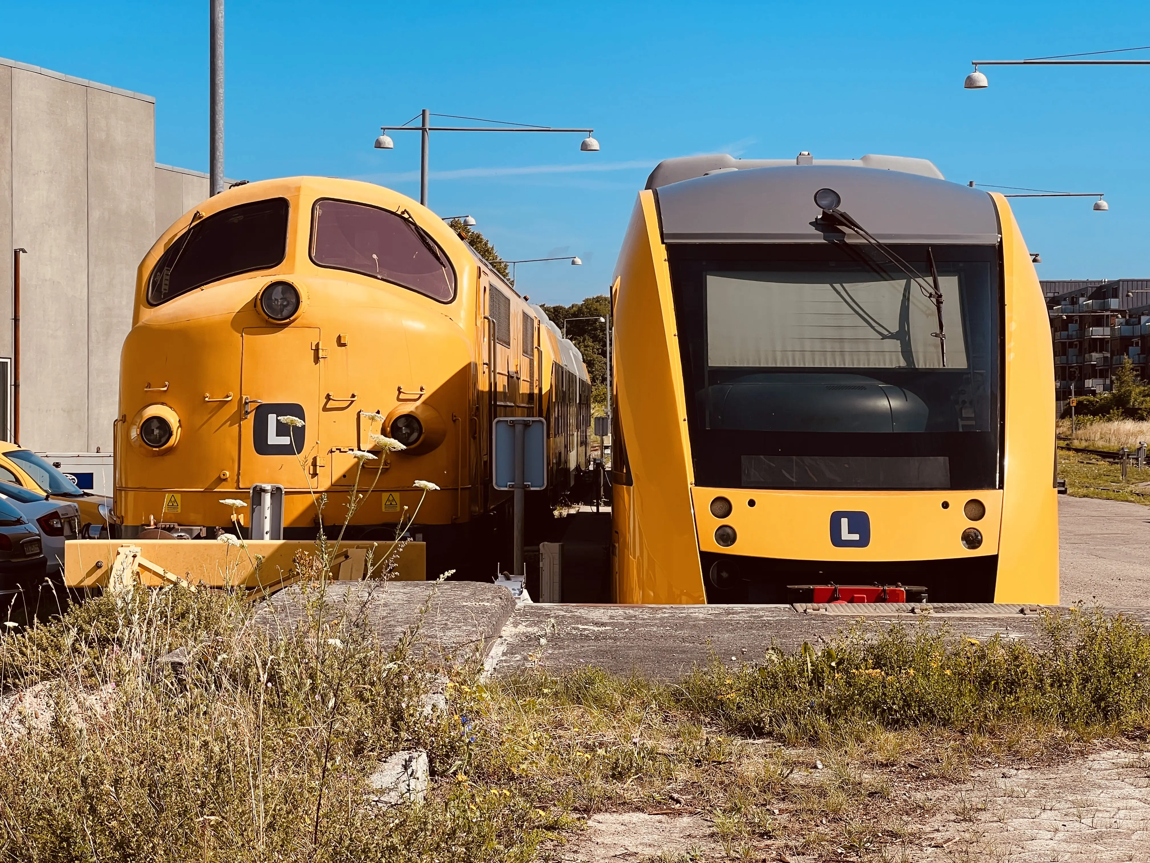Billede af Lokaltogs værksted og kontorbygning ved Hillerød Station.