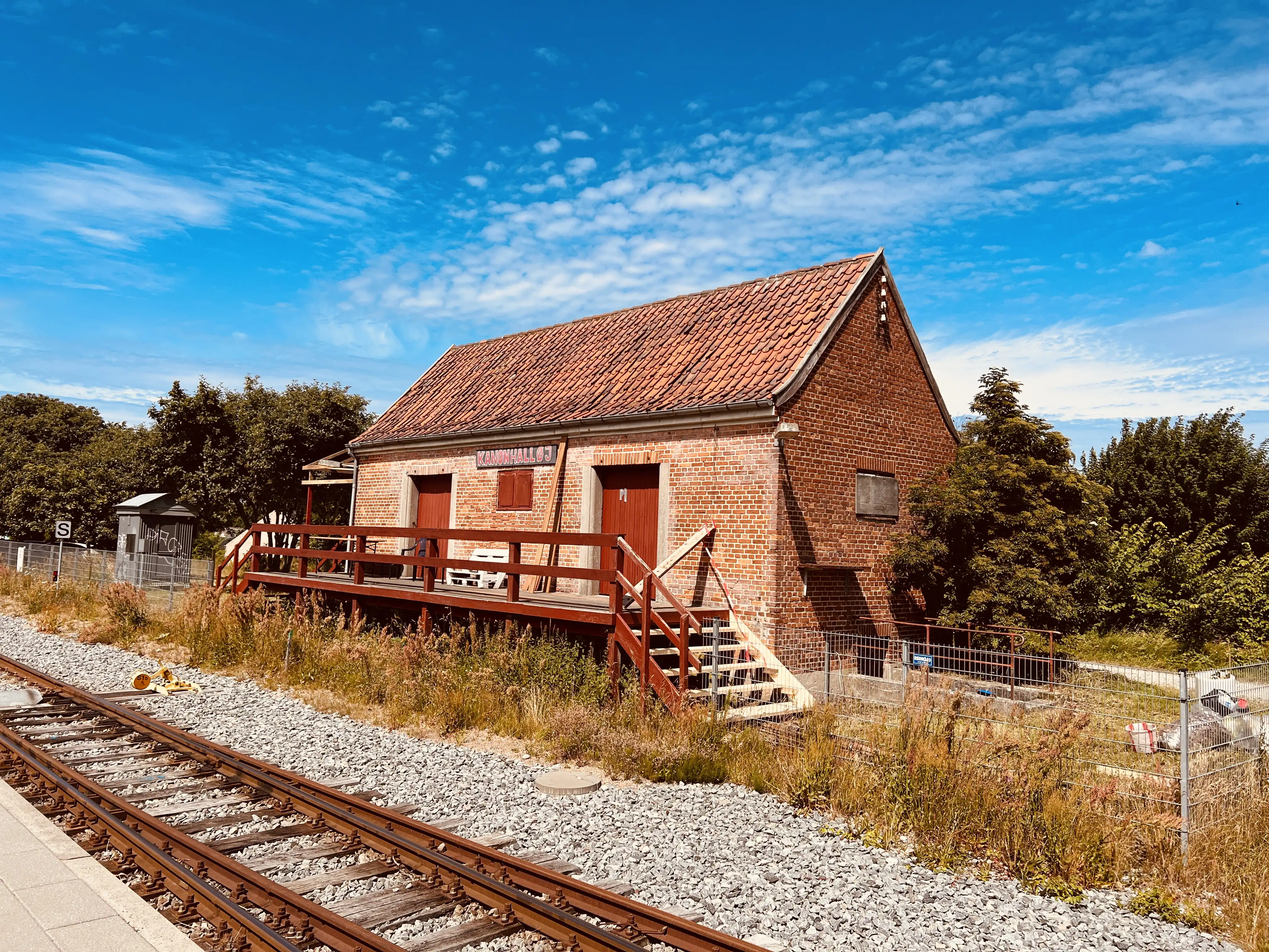 Billede af Tisvildeleje Stations varehus. Billede af Tisvildeleje Stations varehus.