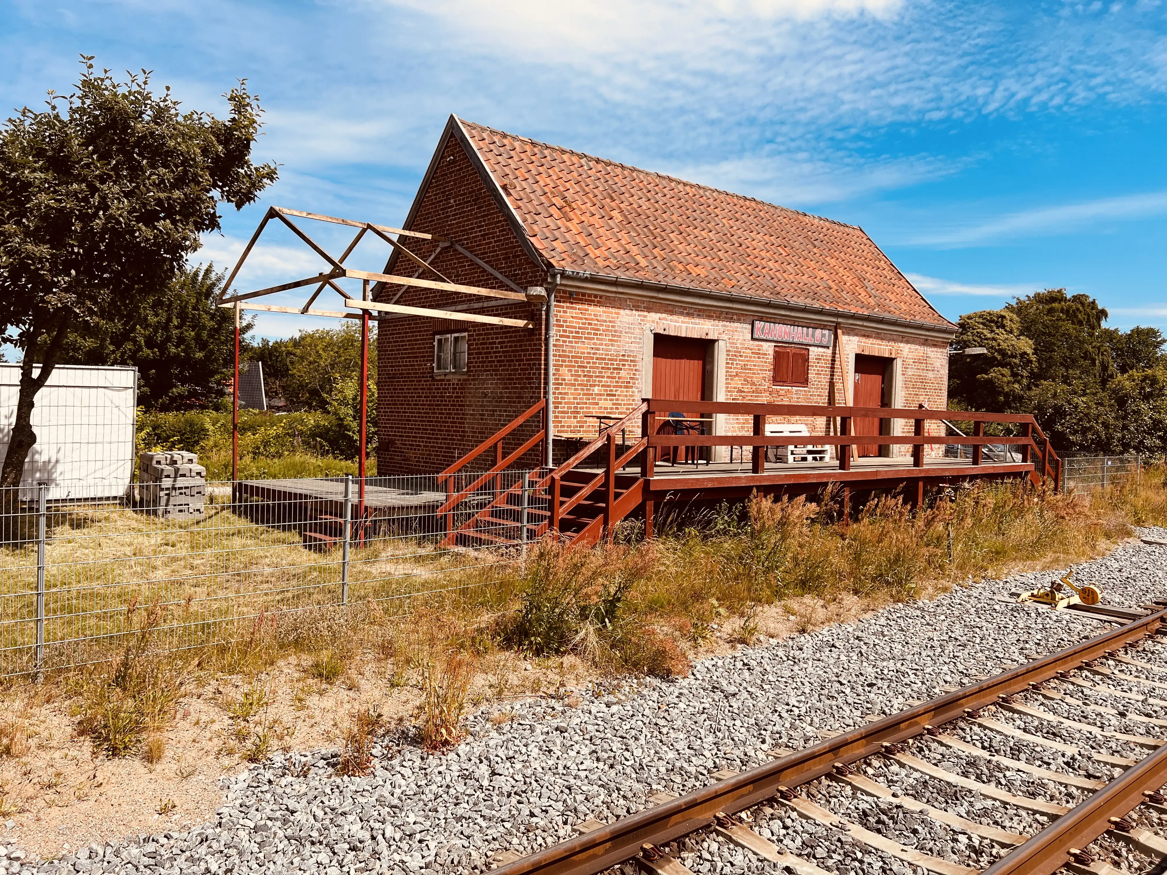 Billede af Tisvildeleje Stations varehus. Billede af Tisvildeleje Stations varehus.