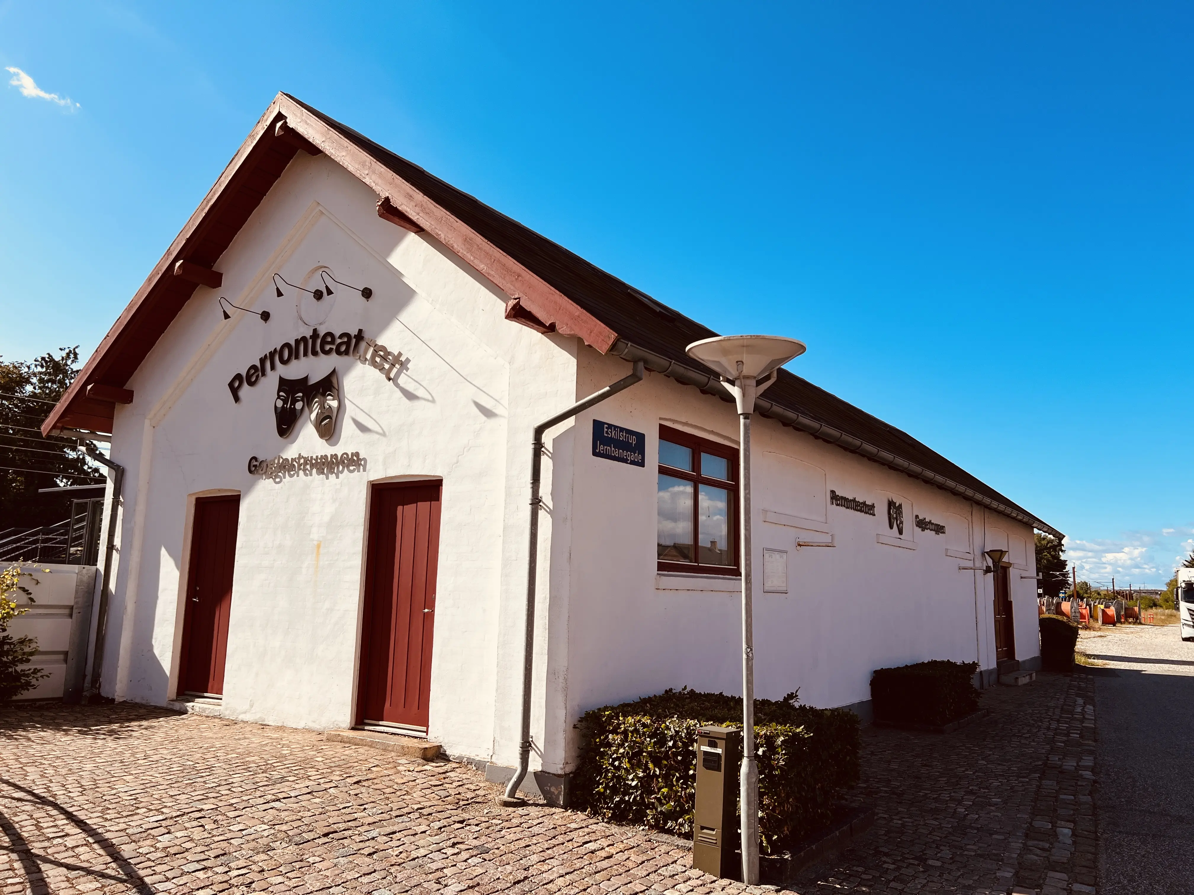 Billede af Eskilstrup Stations varehus.