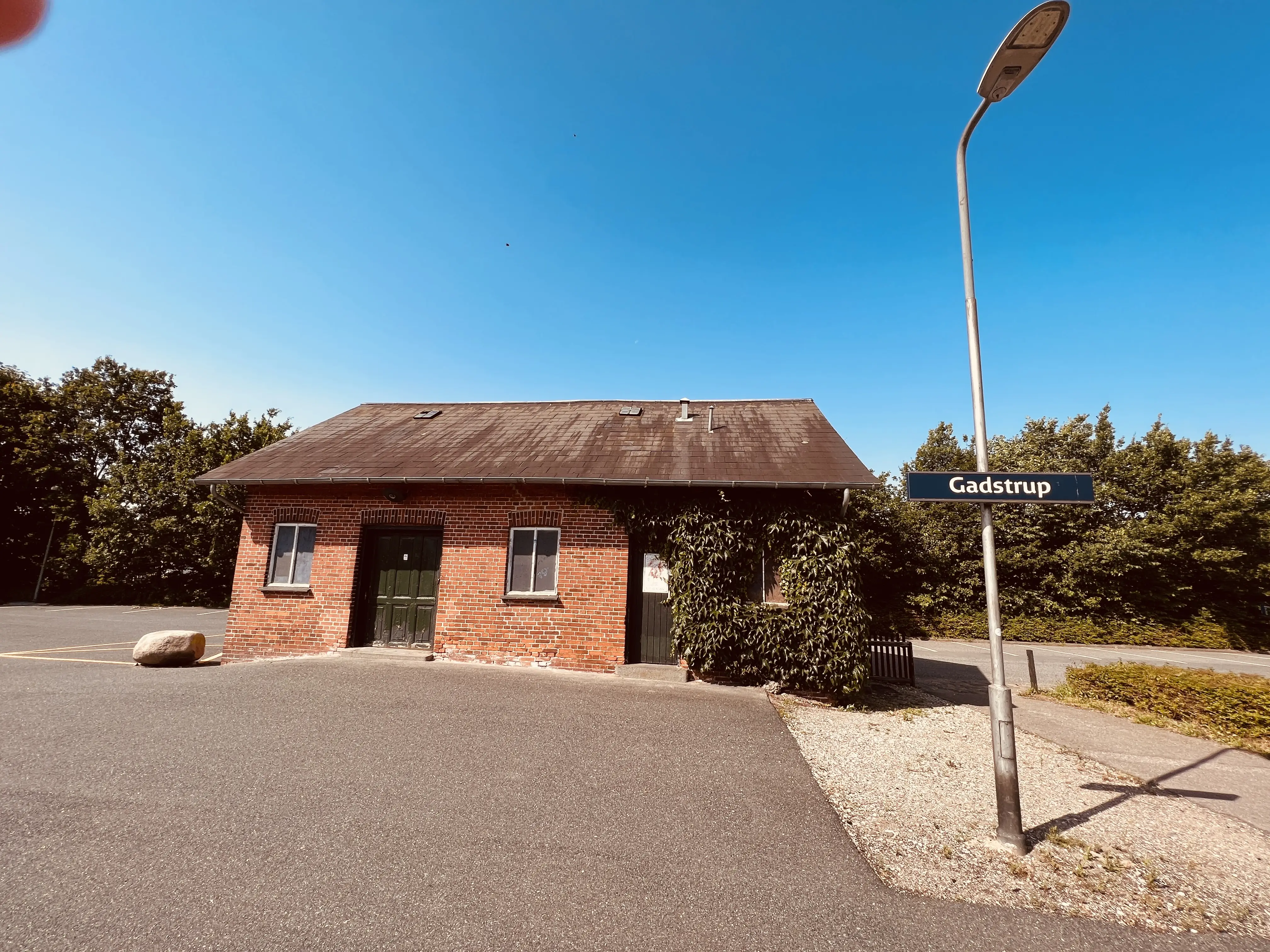 Billede af Gadstrup Stations varehus.