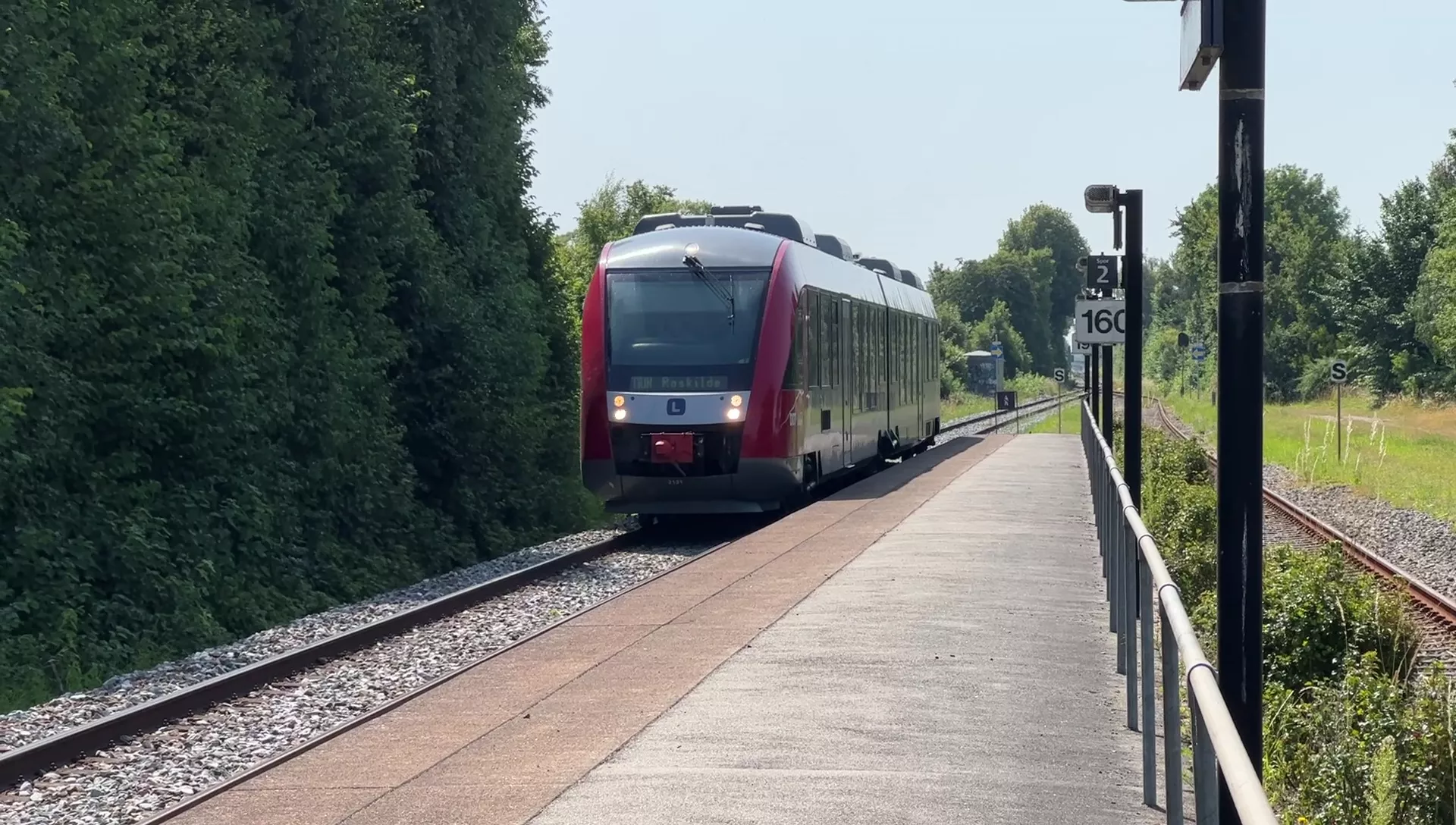 Billede af tog ud for Havdrup Station.