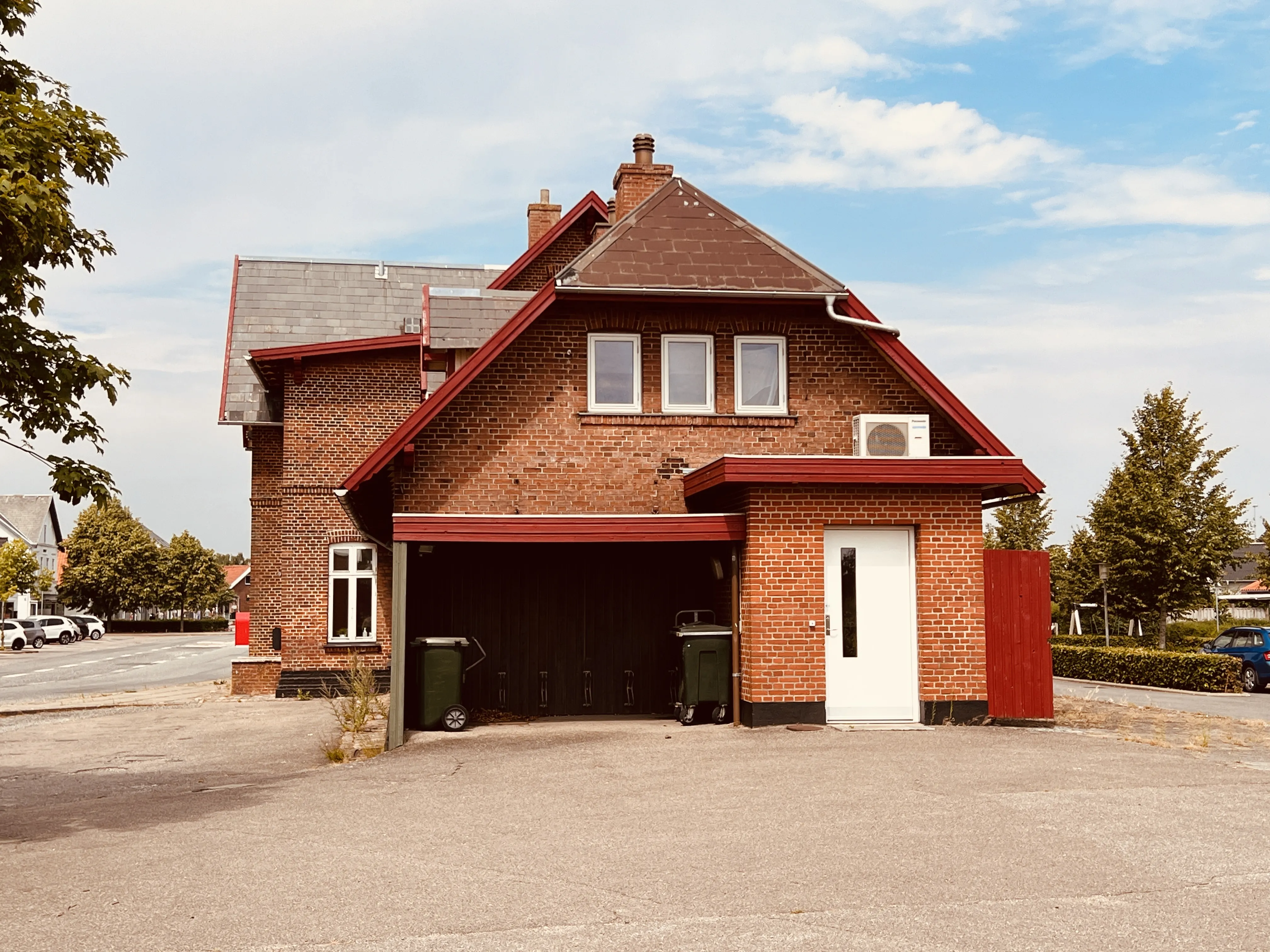 Billede af Auning Station. Billede af Auning Station.