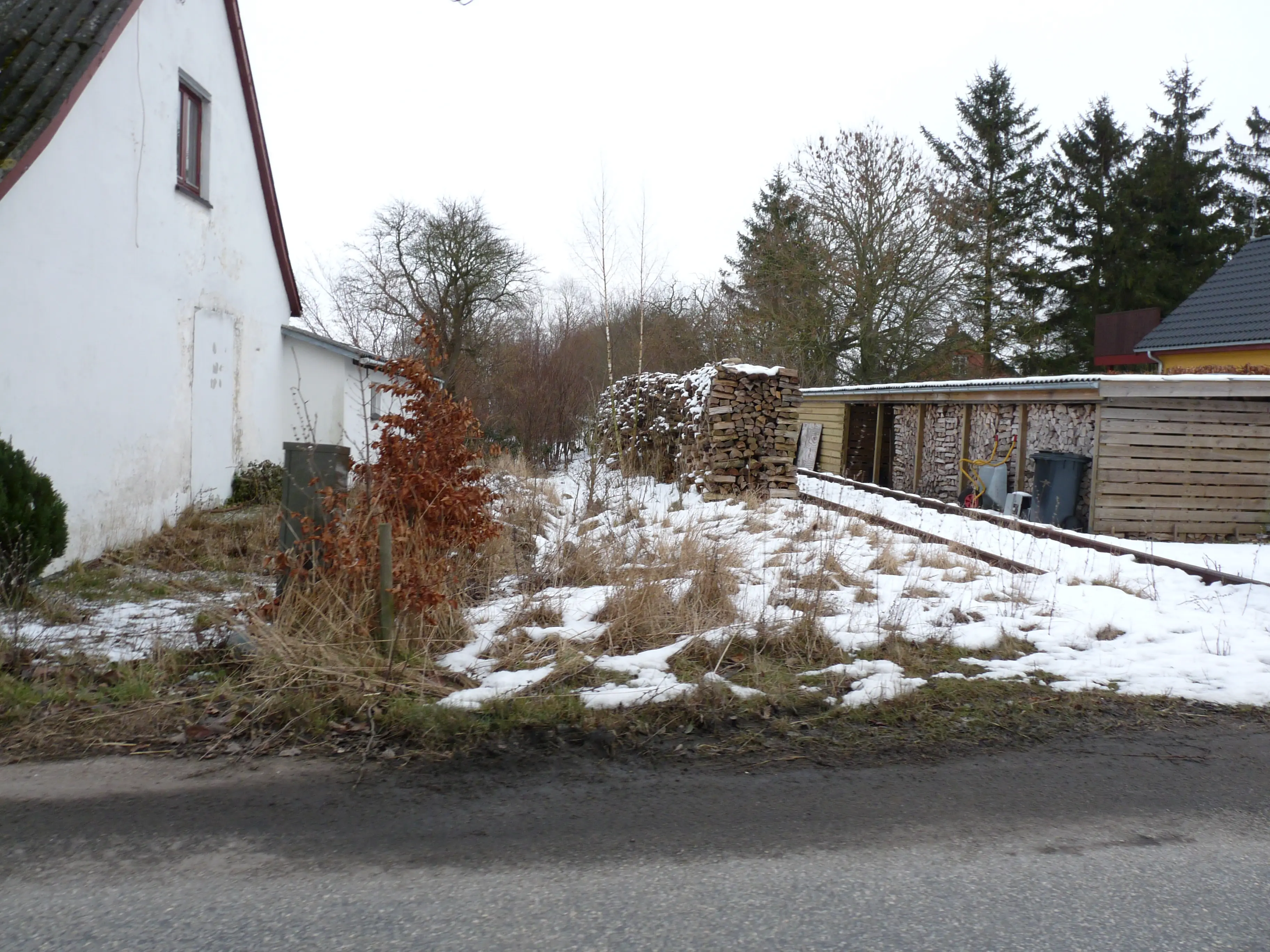 Billede af Ladby Sjælland Trinbræt - Trinbræt er nedrevet, men Ladby Sjælland Trinbræt har ligget her. Billede af Ladby Sjælland Trinbræt - Trinbræt er nedrevet, men Ladby Sjælland Trinbræt har ligget her.